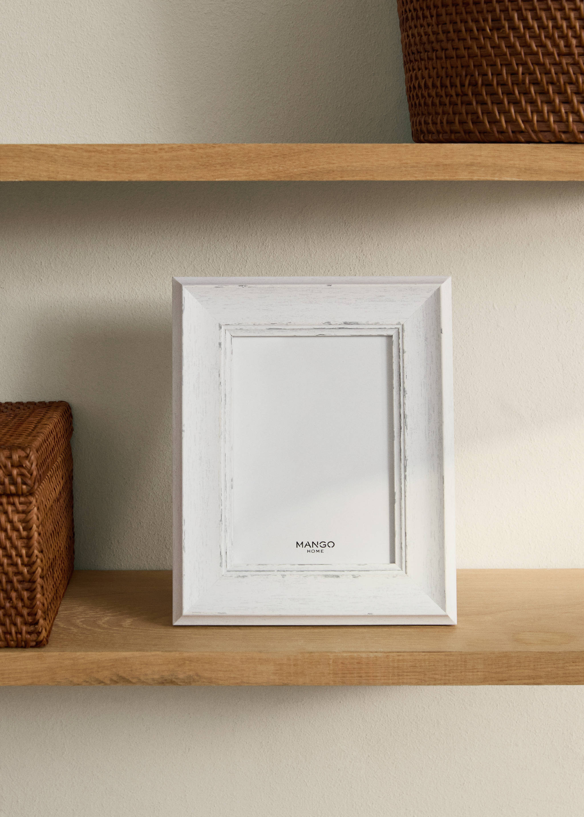 Frame with aged finish - General plane