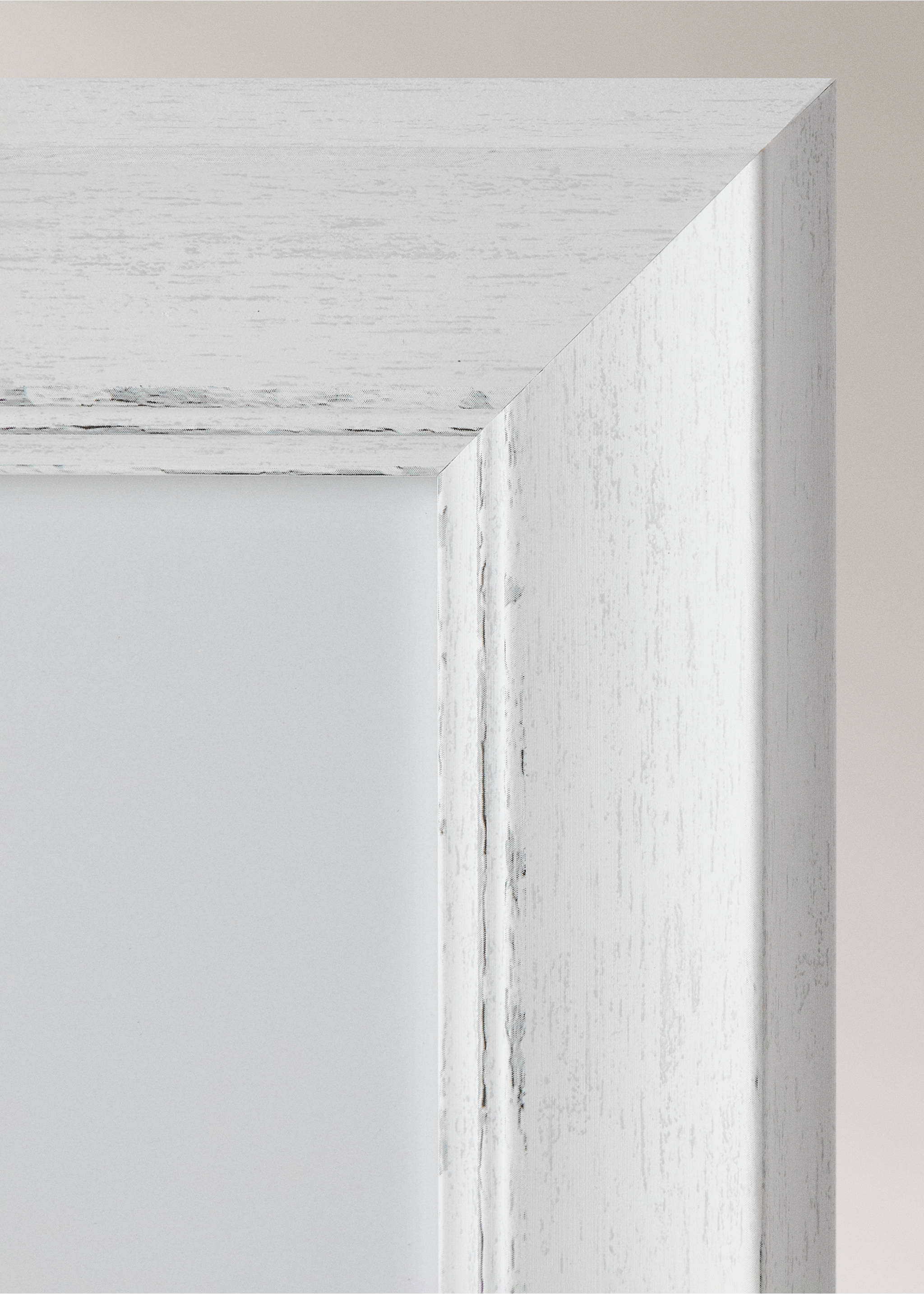 Frame with aged finish - Details of the article 2, White. Ref: 17011541-00.