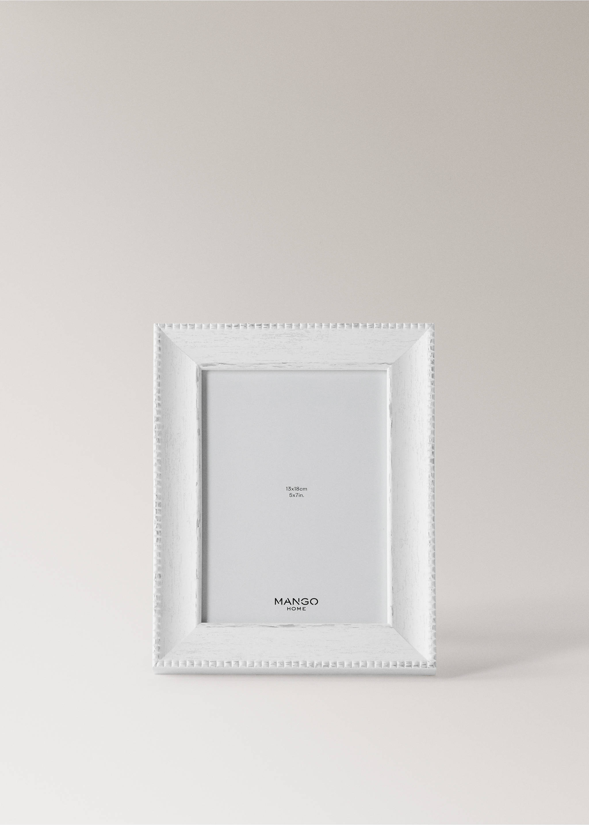 Frame with textured detail - Article without model, White. Ref: 17011544-00.