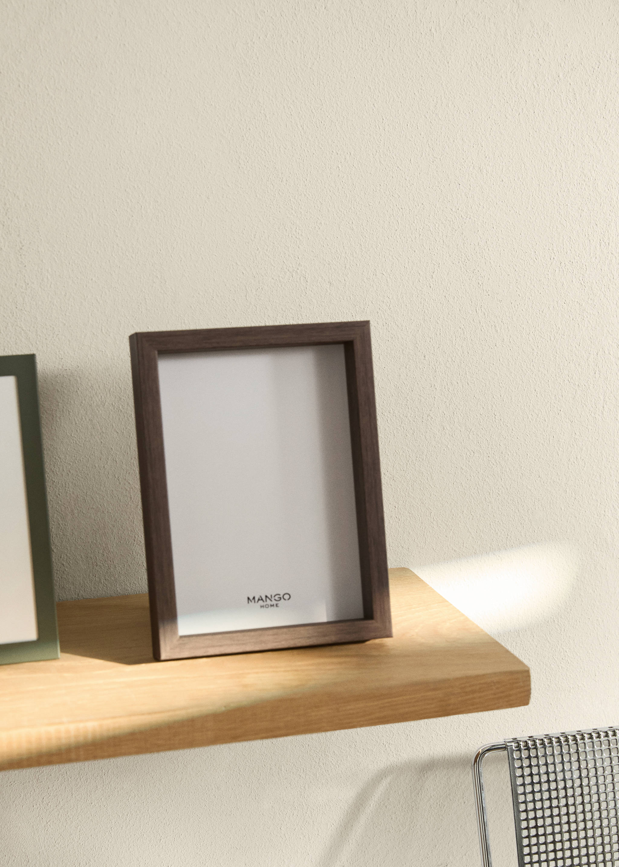 Photo frame made from recycled materials - General plane