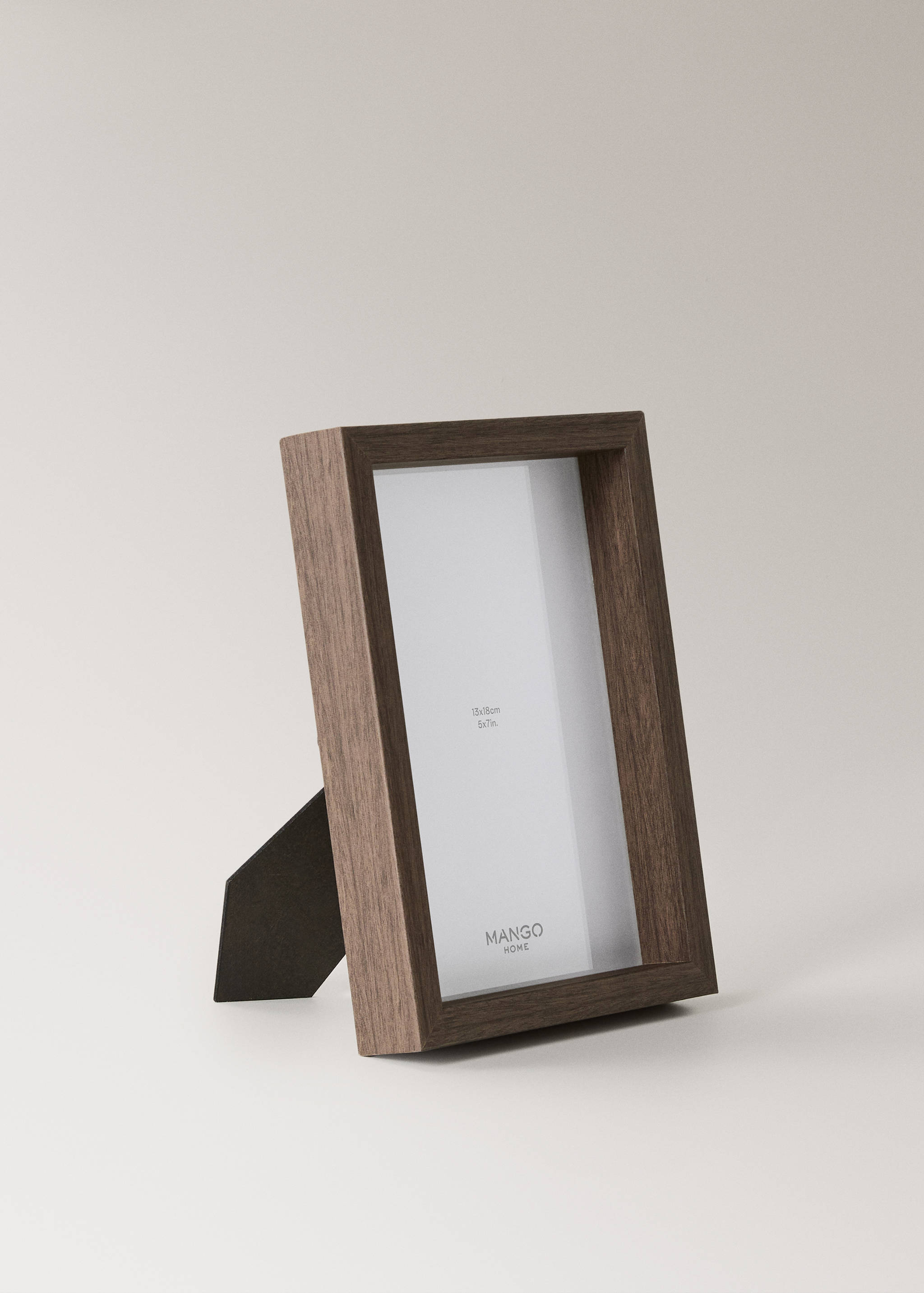 Photo frame made from recycled materials - Details of the article 1