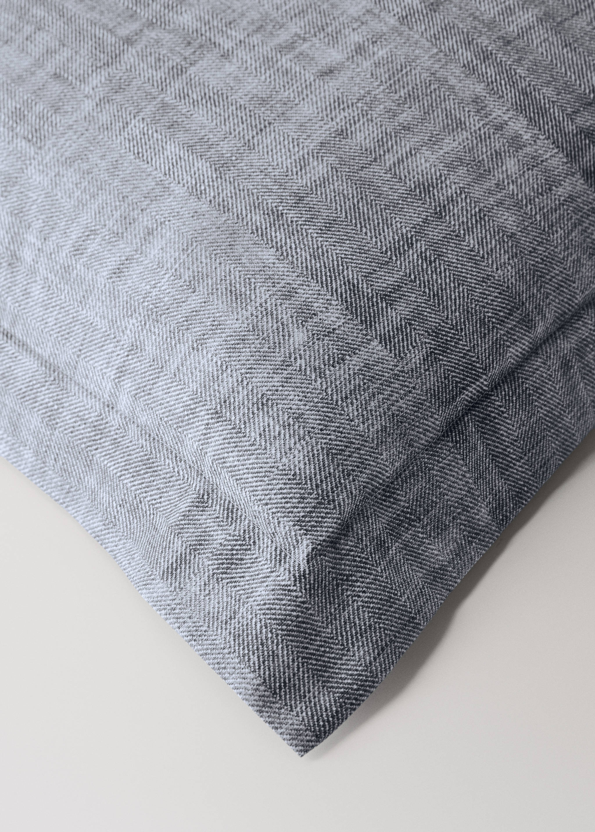 Two percale cotton herringbone-print pillowcases 60x60 cm - Details of the article 2