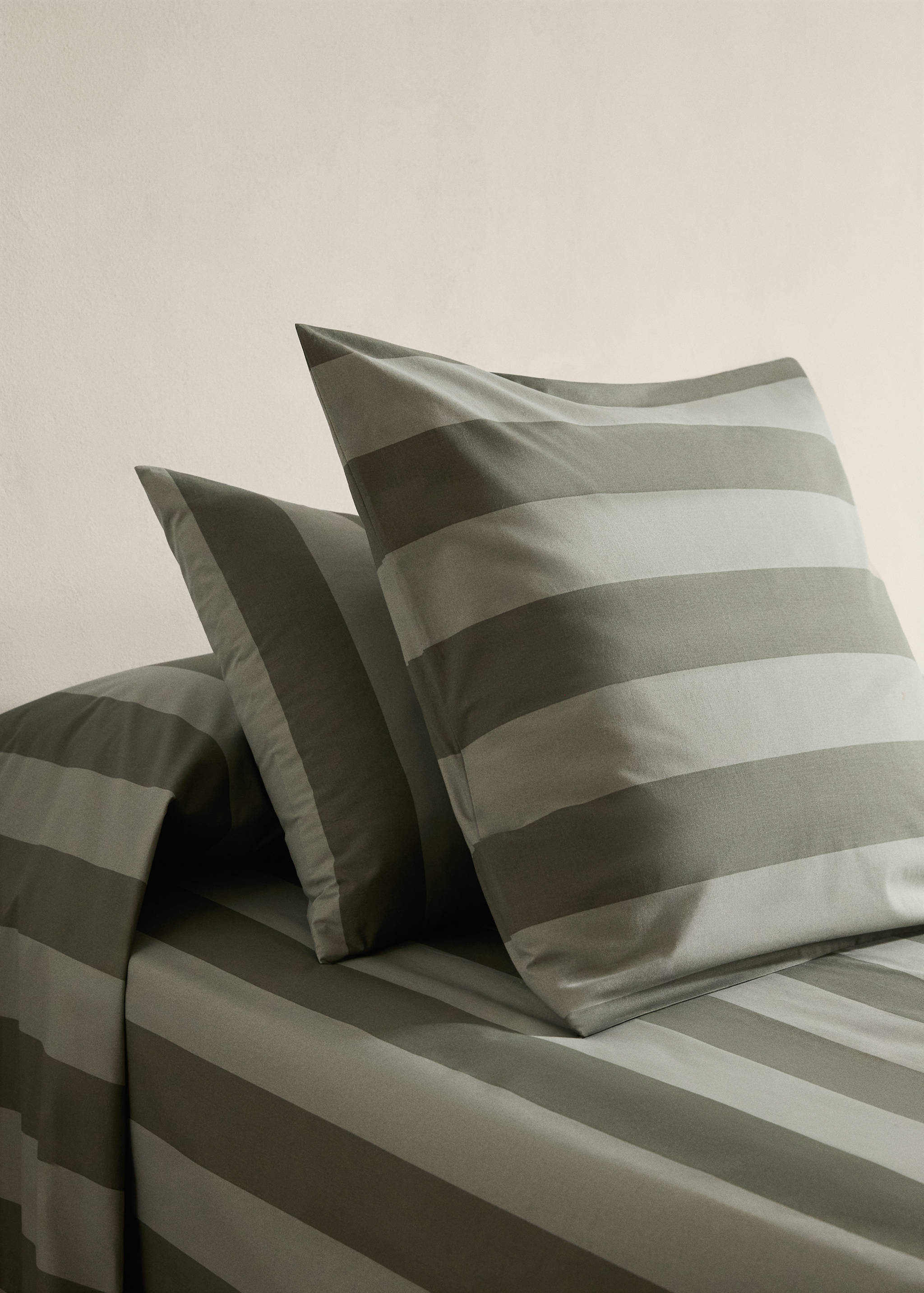 Deux taies d'oreiller en percale de coton rayures 50x75 cm - Plan général