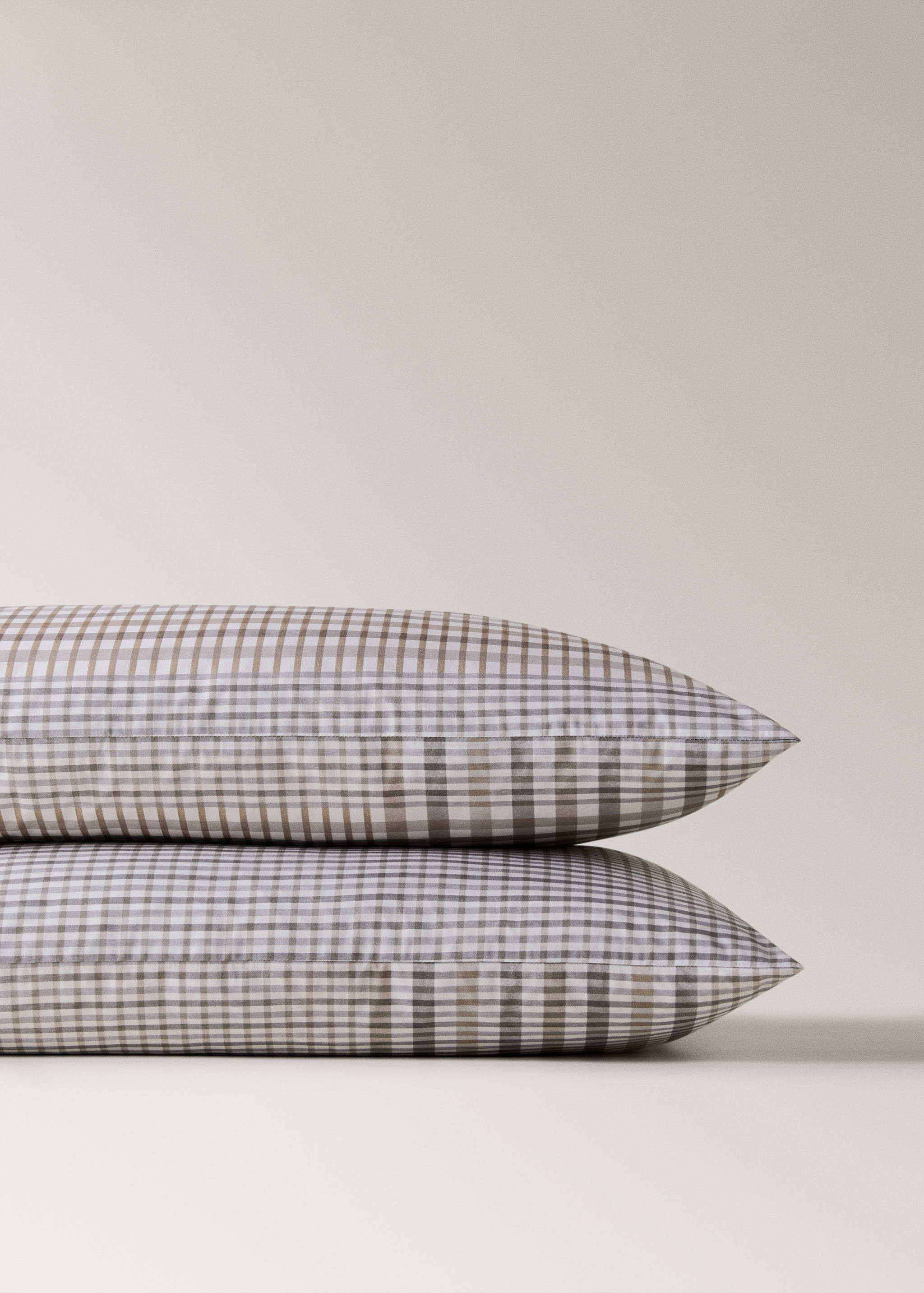 Two 200-thread count percale cotton check-print pillowcases 50x75 cm - Details of the article 1