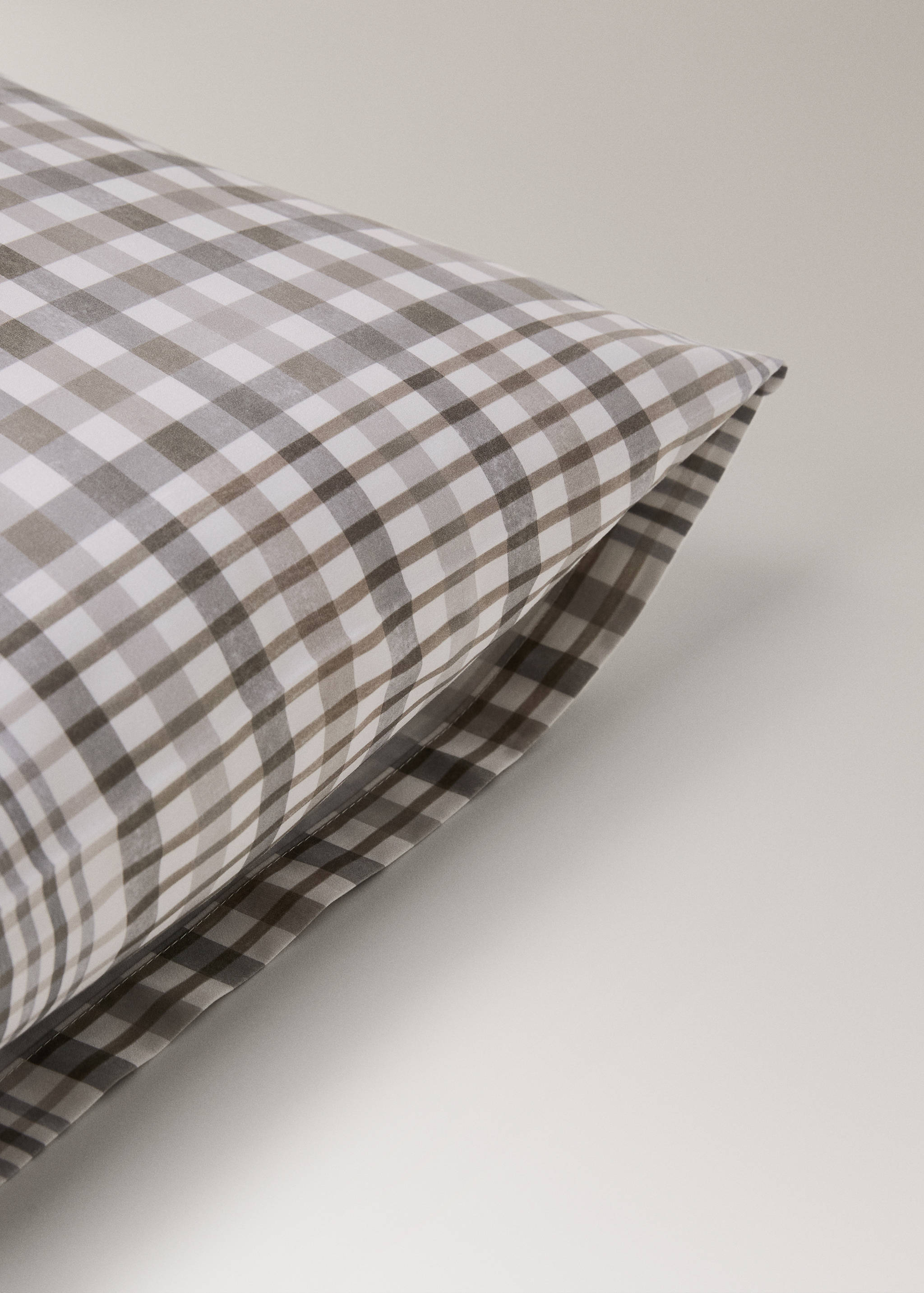 Two 200-thread count percale cotton check-print pillowcases 50x75 cm - Details of the article 2
