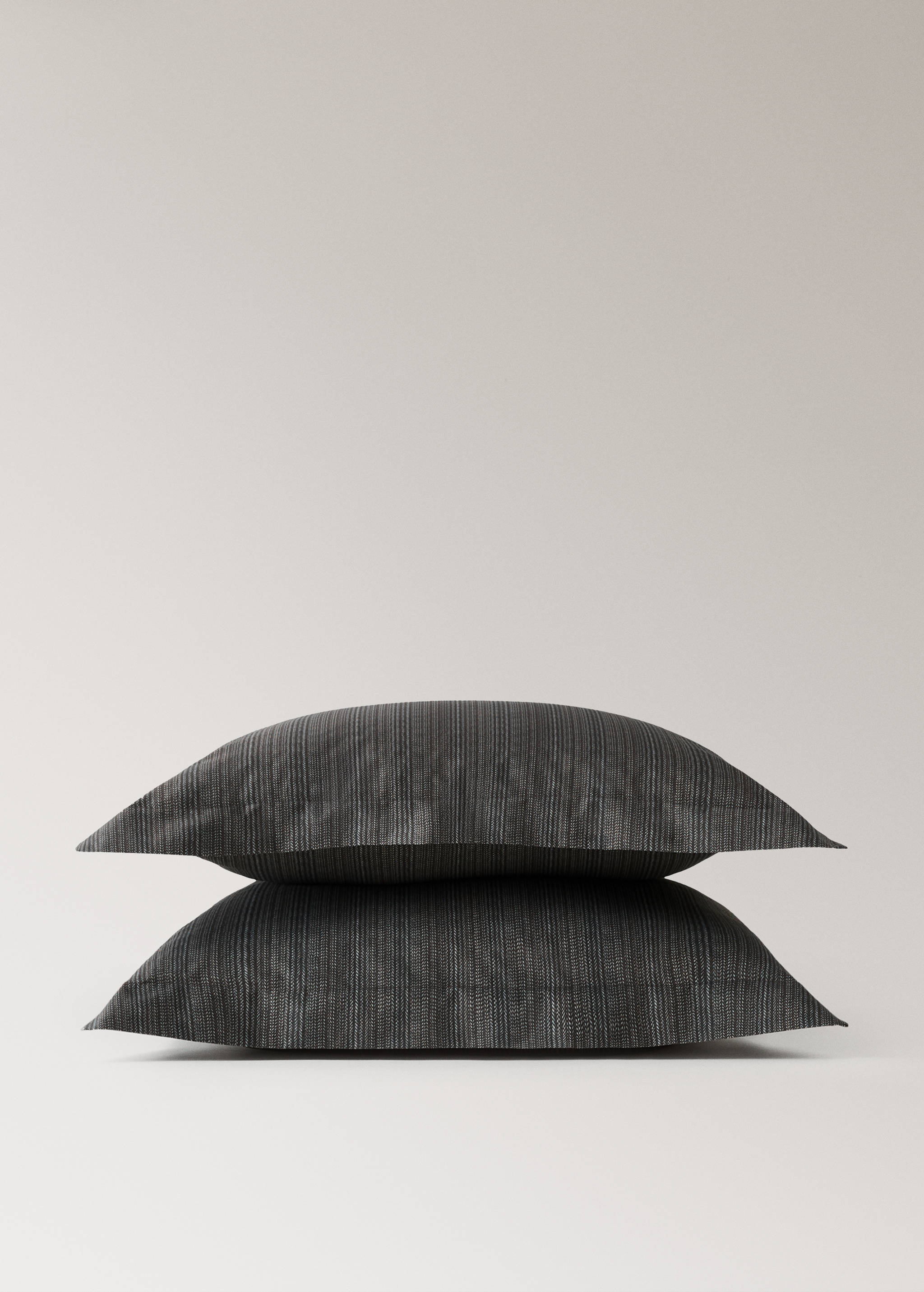 Duas capas de almofada de percal com estampado de alfaiataria 60x60 cm - Pormenor do artigo 1