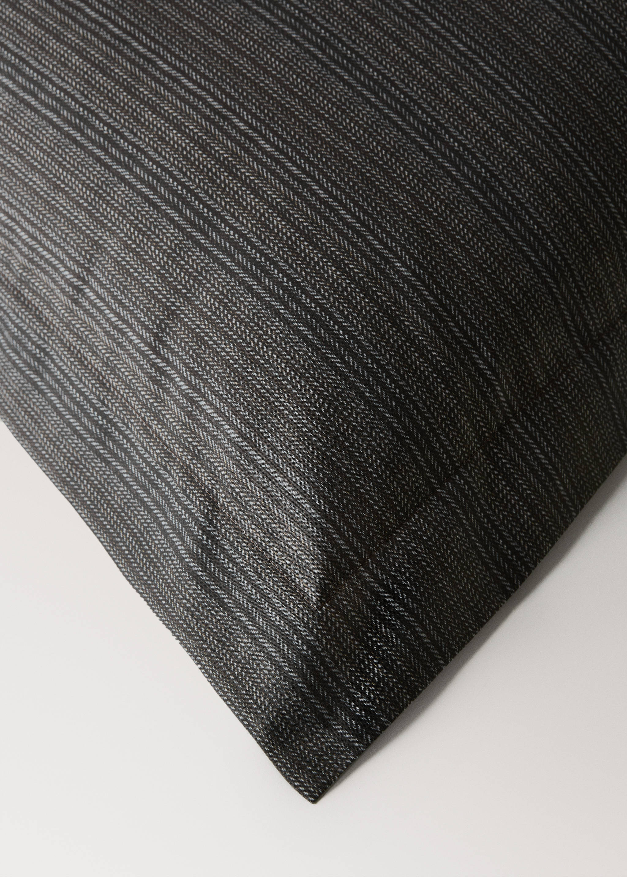 Duas capas de almofada de percal com estampado de alfaiataria 60x60 cm - Pormenor do artigo 2