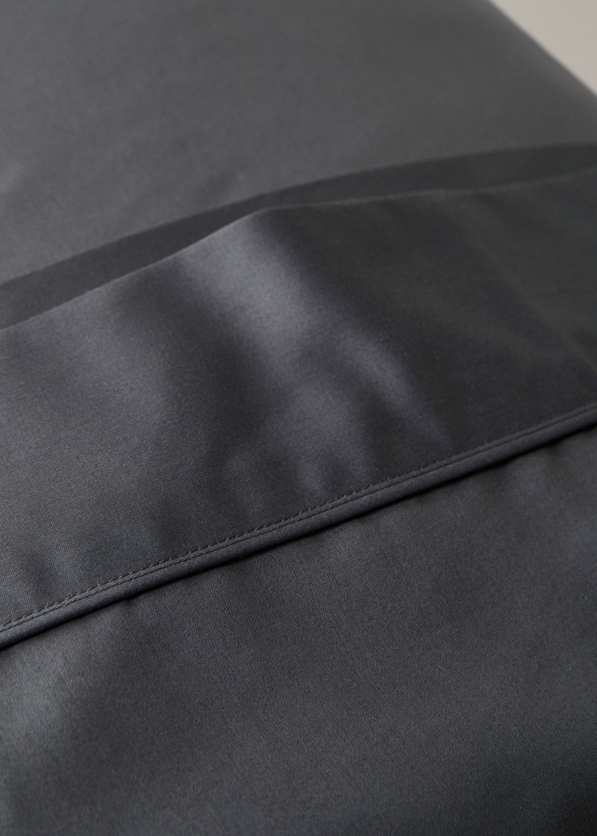 600-thread count satin cotton pillowcase, 45x110 cm - Details of the article 2