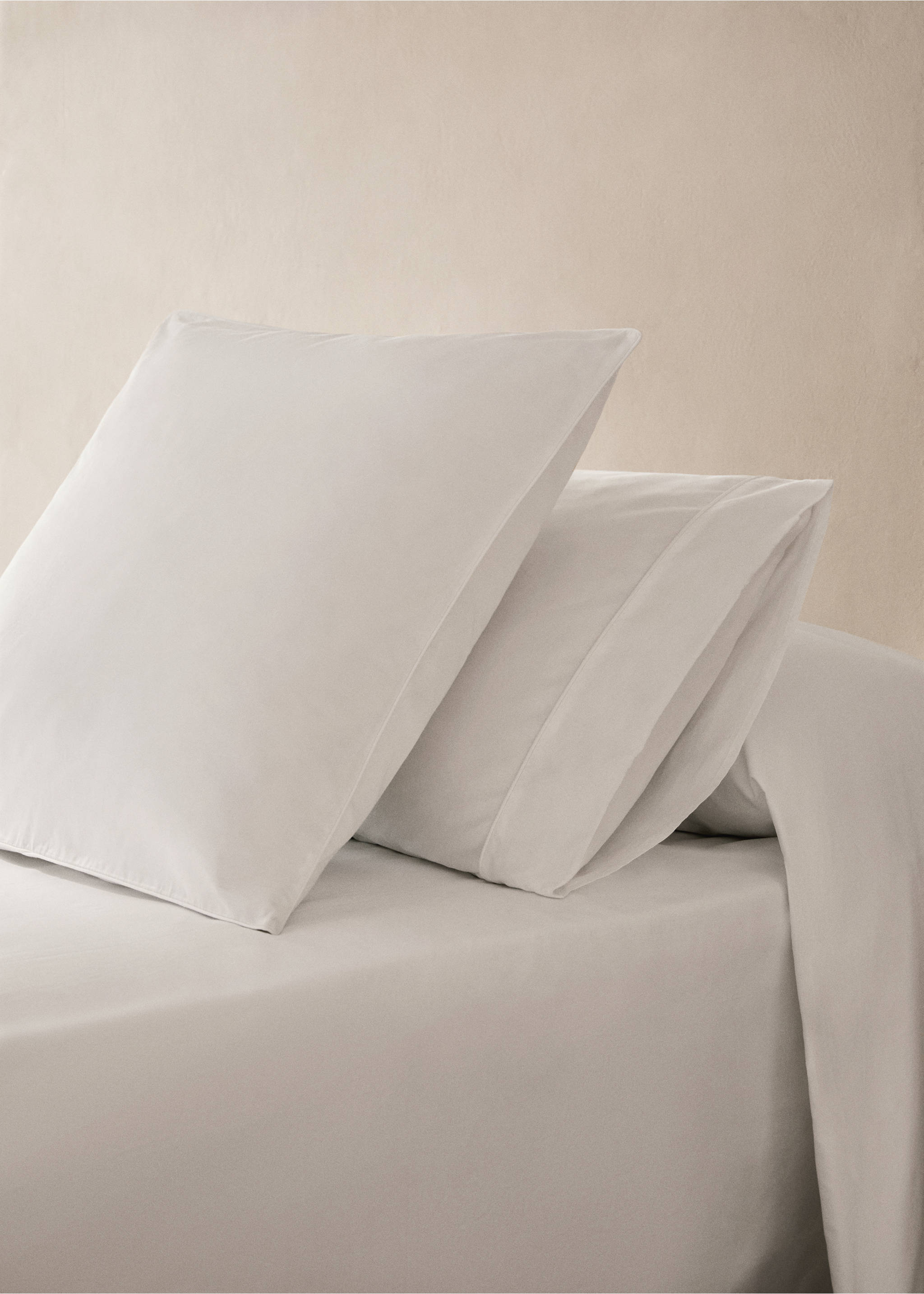 Two 600-thread count cotton satin pillowcases 60x60 cm - General plane, White. Ref: 17011584-00.