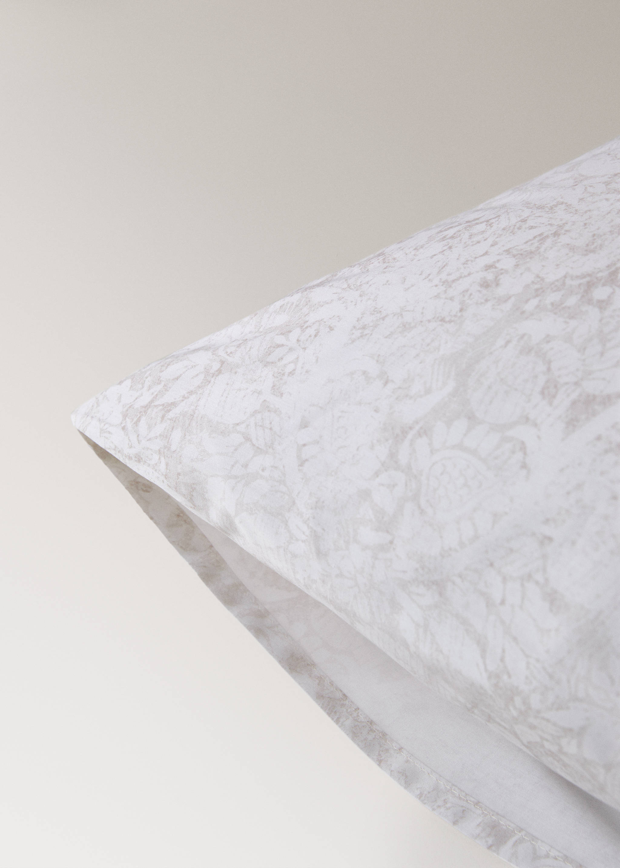 Two cotton percale pillowcases with blurred floral print 50x75 cm - Details of the article 1