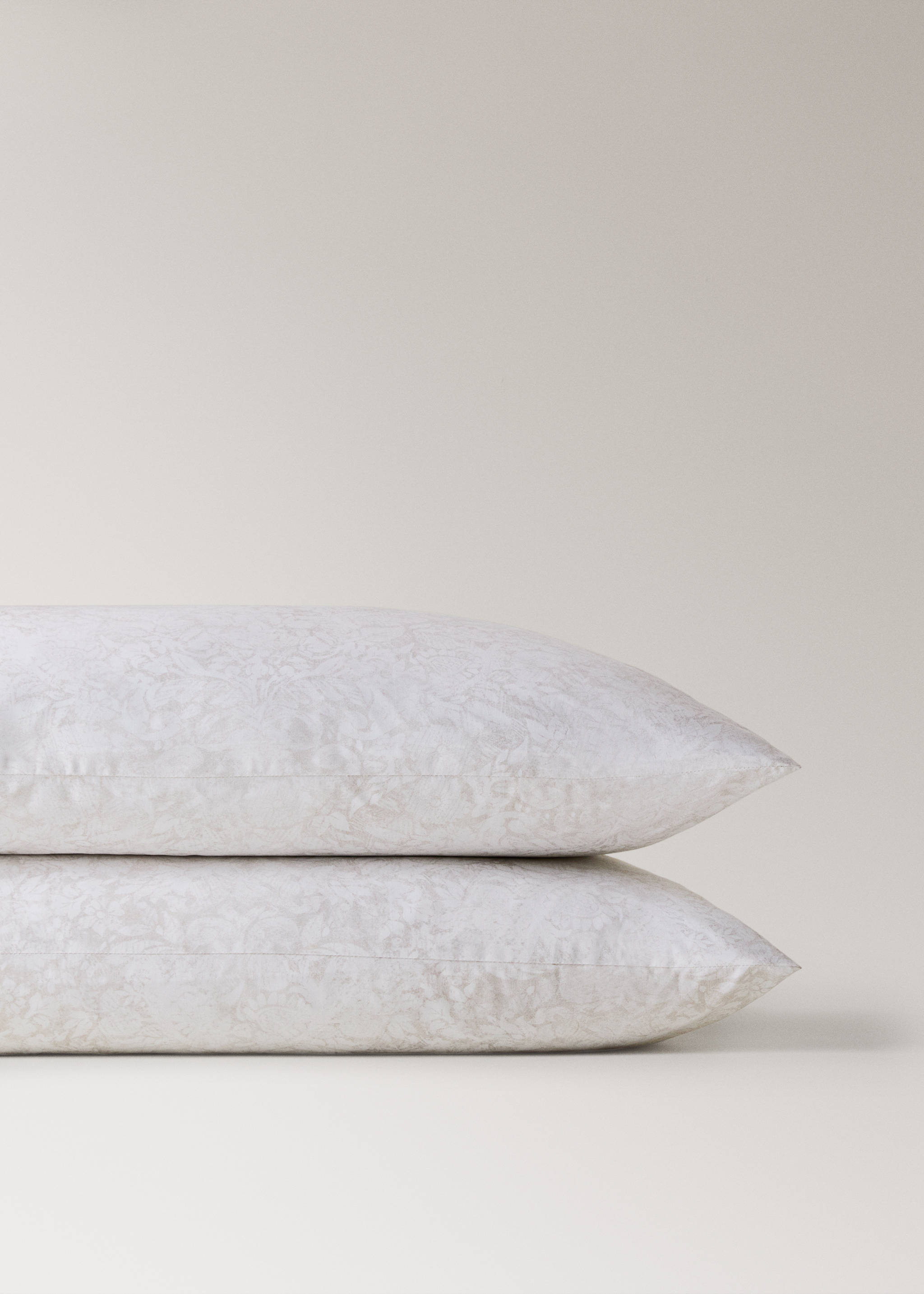 Two cotton percale pillowcases with blurred floral print 50x75 cm - Details of the article 3