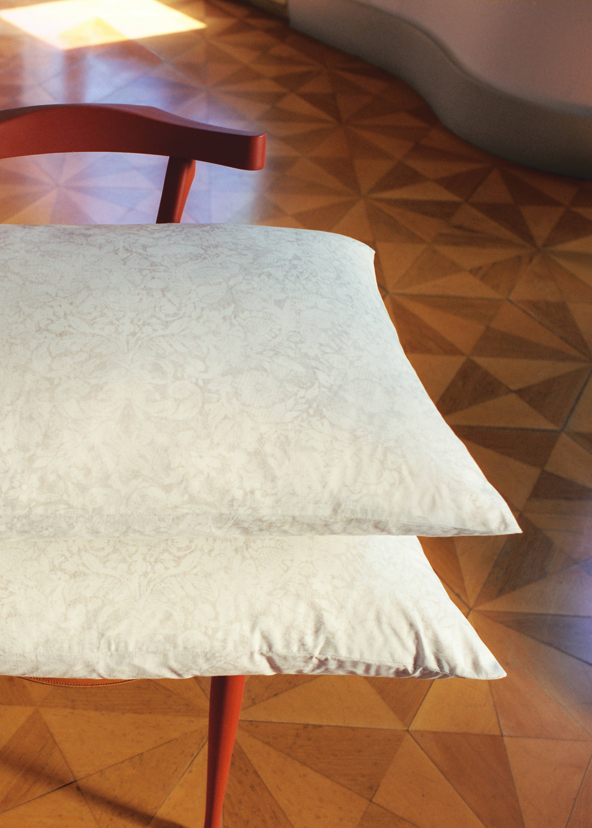 Two cotton percale pillowcases with blurred floral print 50x75 cm - Details of the article 6