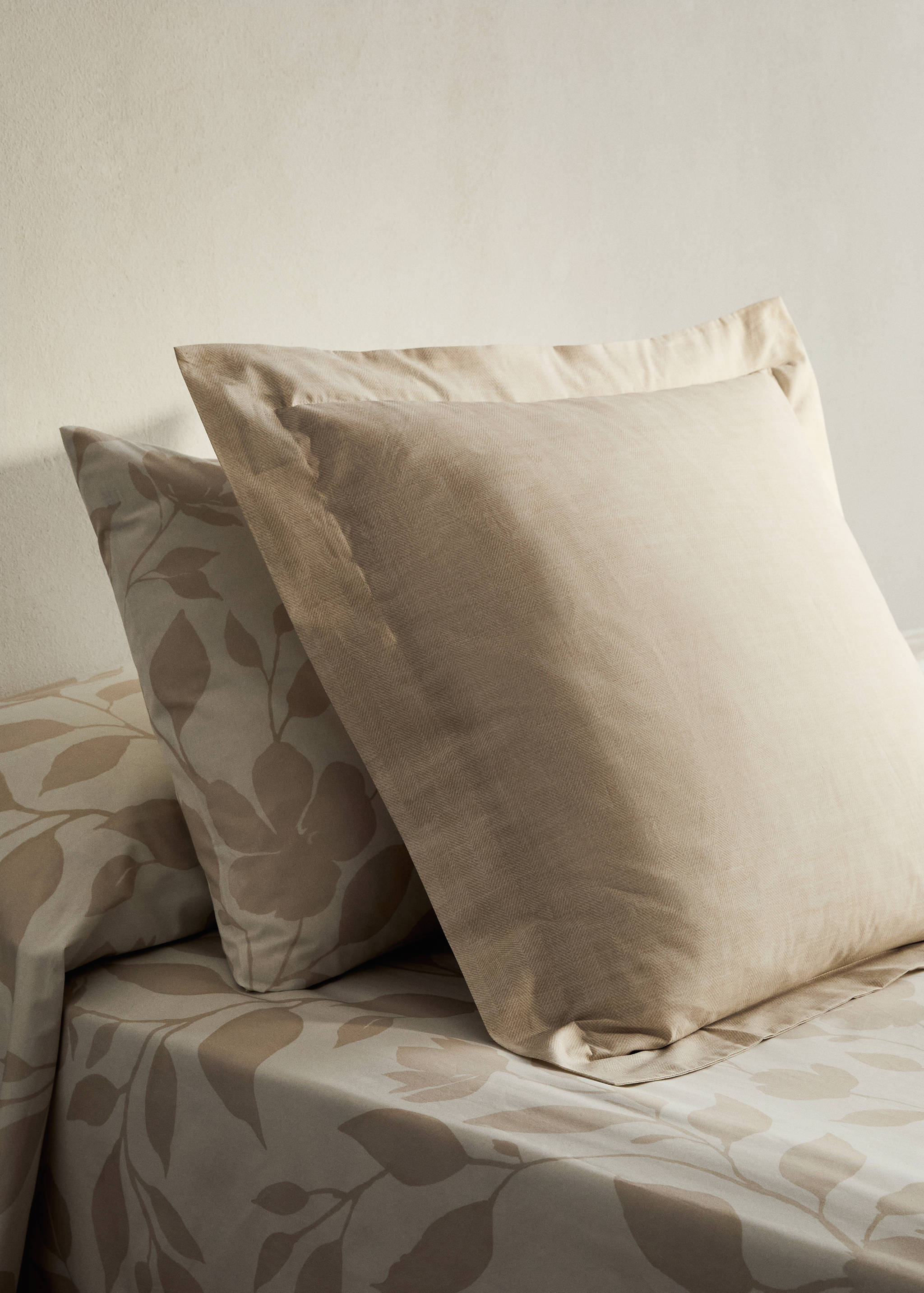 Two percale cotton floral-print pillowcases 50x75 cm - General plane