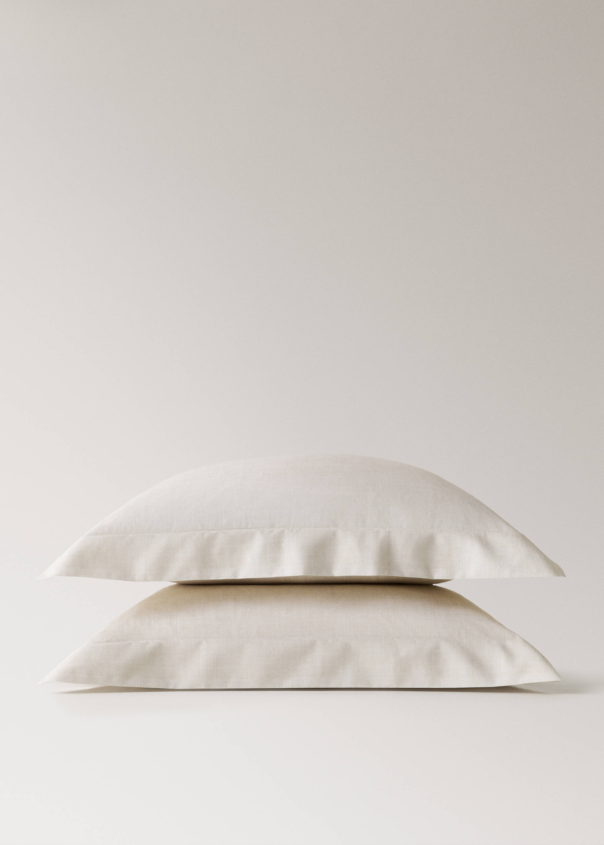 Two percale cotton herringbone-print pillowcases 60x60 cm - Details of the article 1