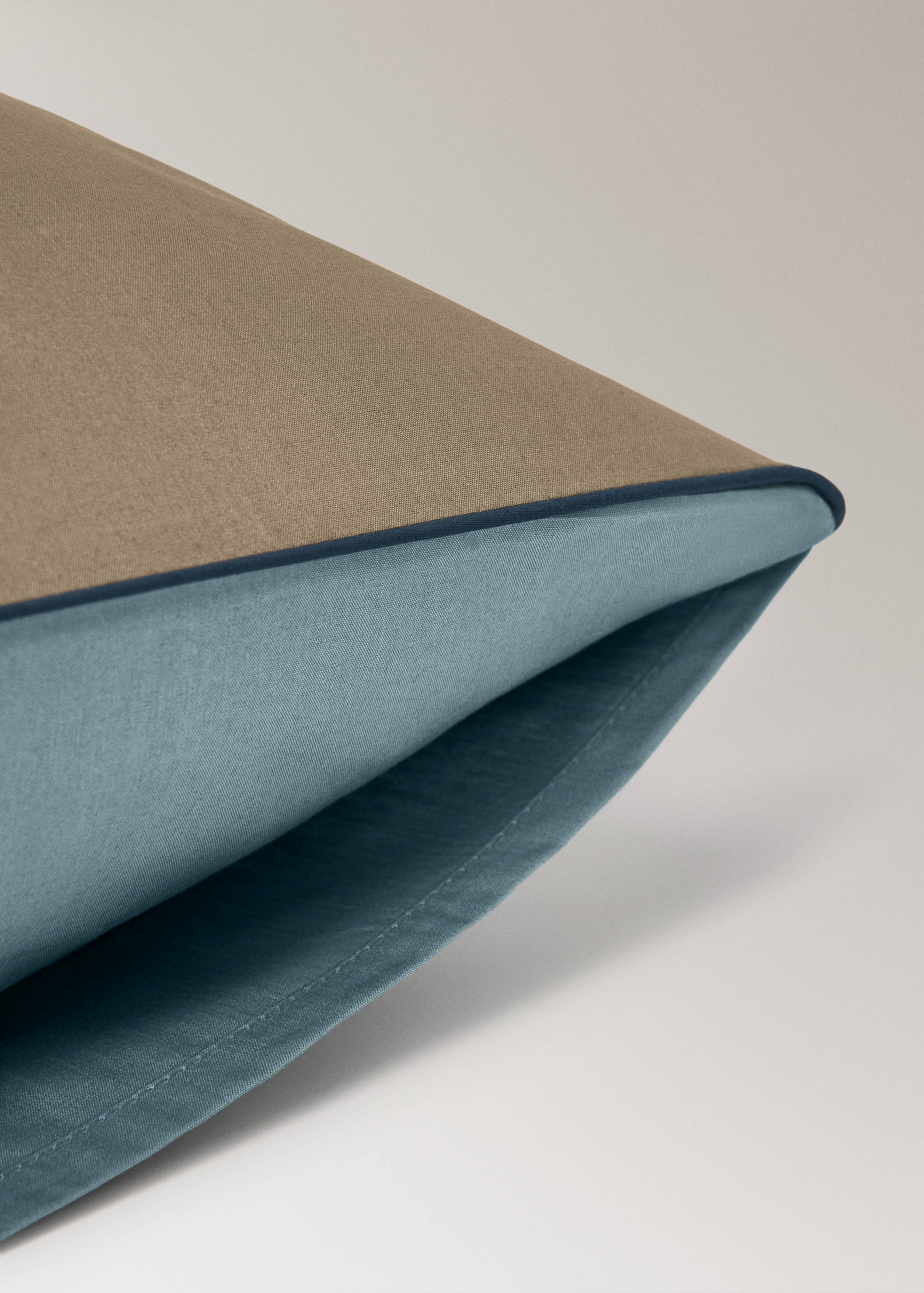 Reversible percale cotton pillowcase with contrasting piping 50x75 cm - Details of the article 2