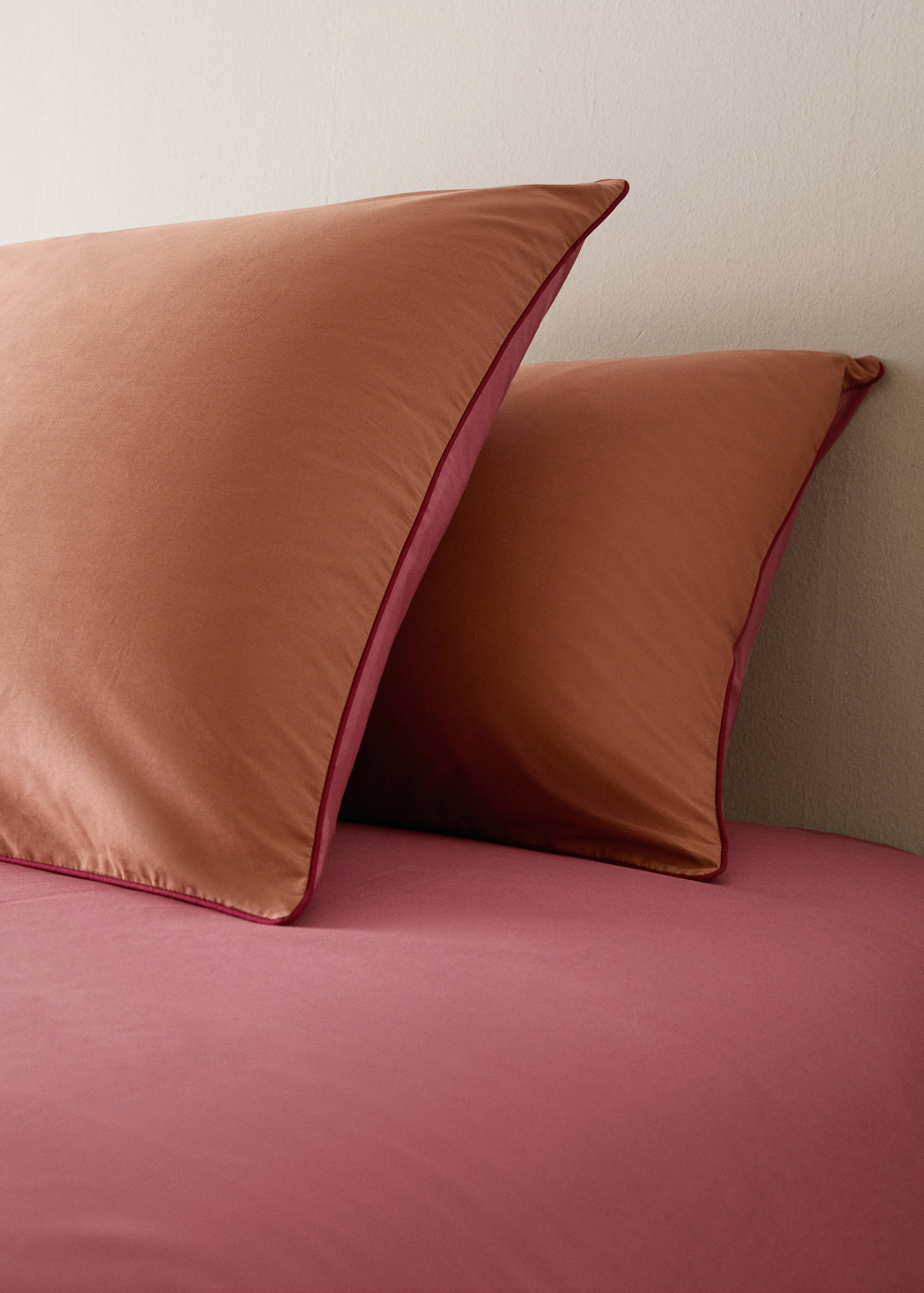 Reversible percale cotton pillowcase with contrasting piping 50x75 cm - General plane