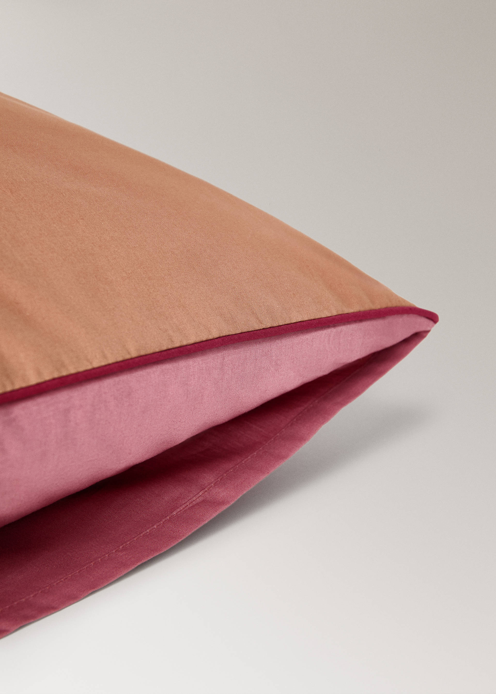 Reversible percale cotton pillowcase with contrasting piping 50x75 cm - Details of the article 2