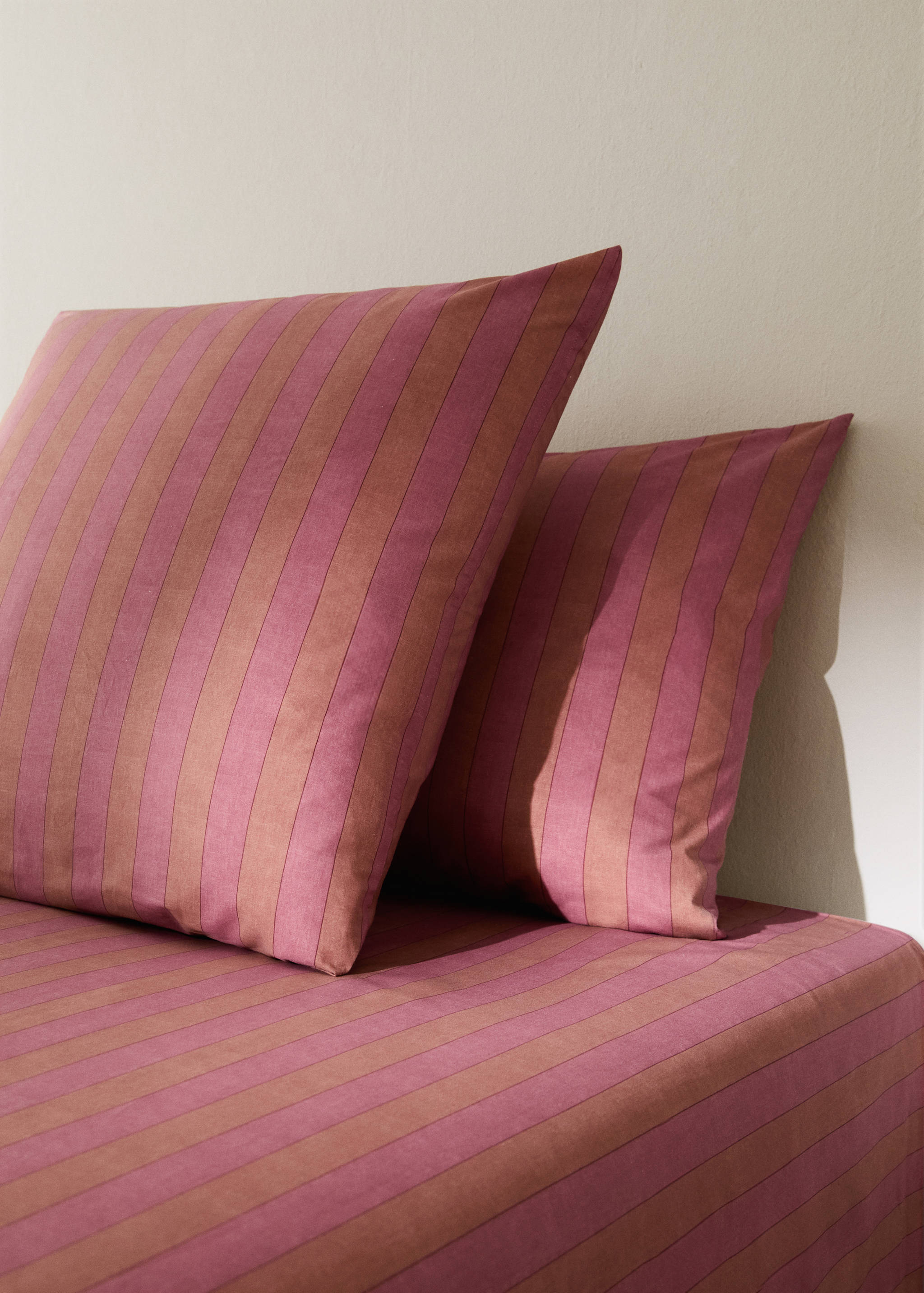 Children's Kodak-striped pillowcase 60x60 cm - General plane