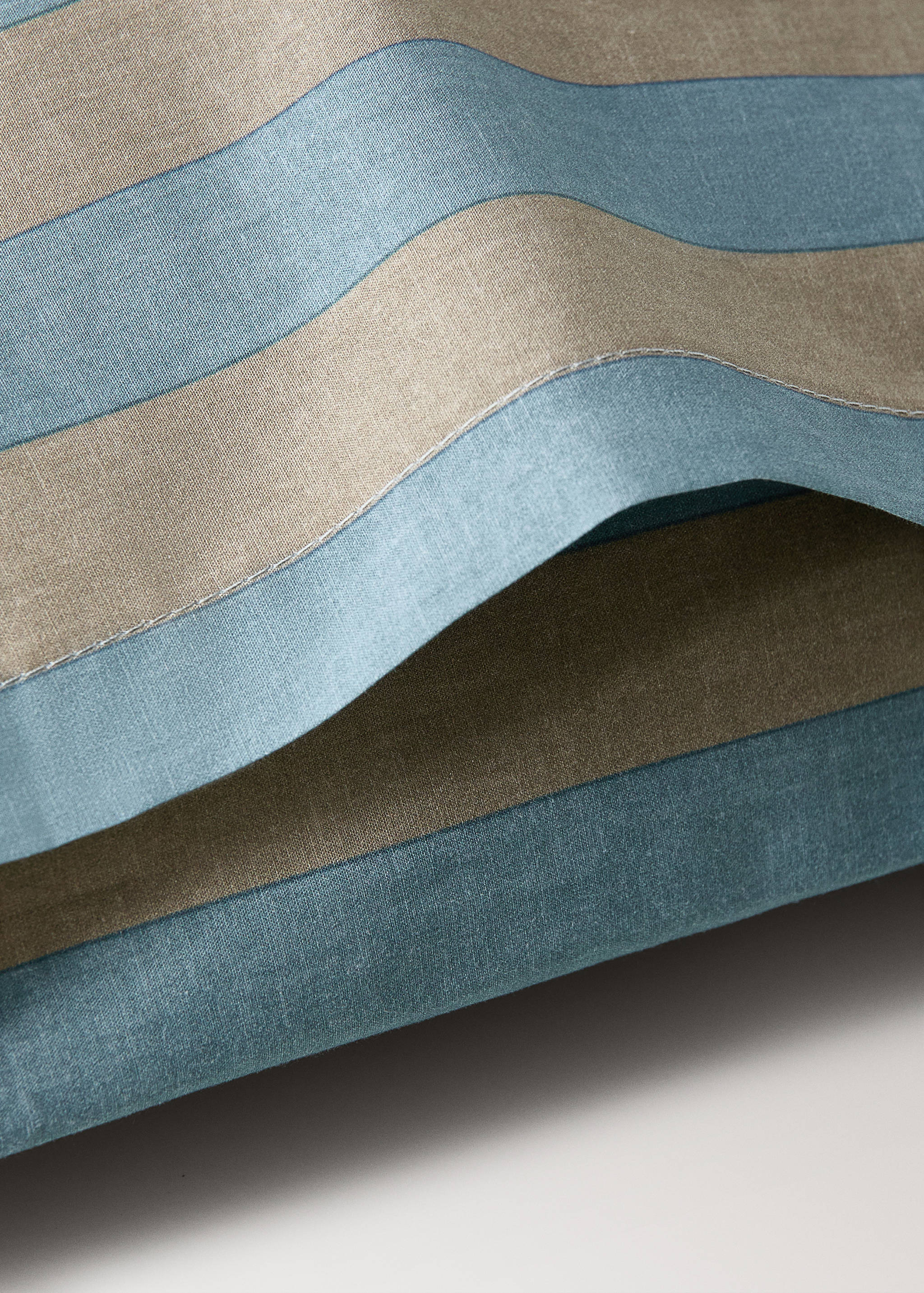 Children's striped pillowcase 50x75 cm - Details of the article 2