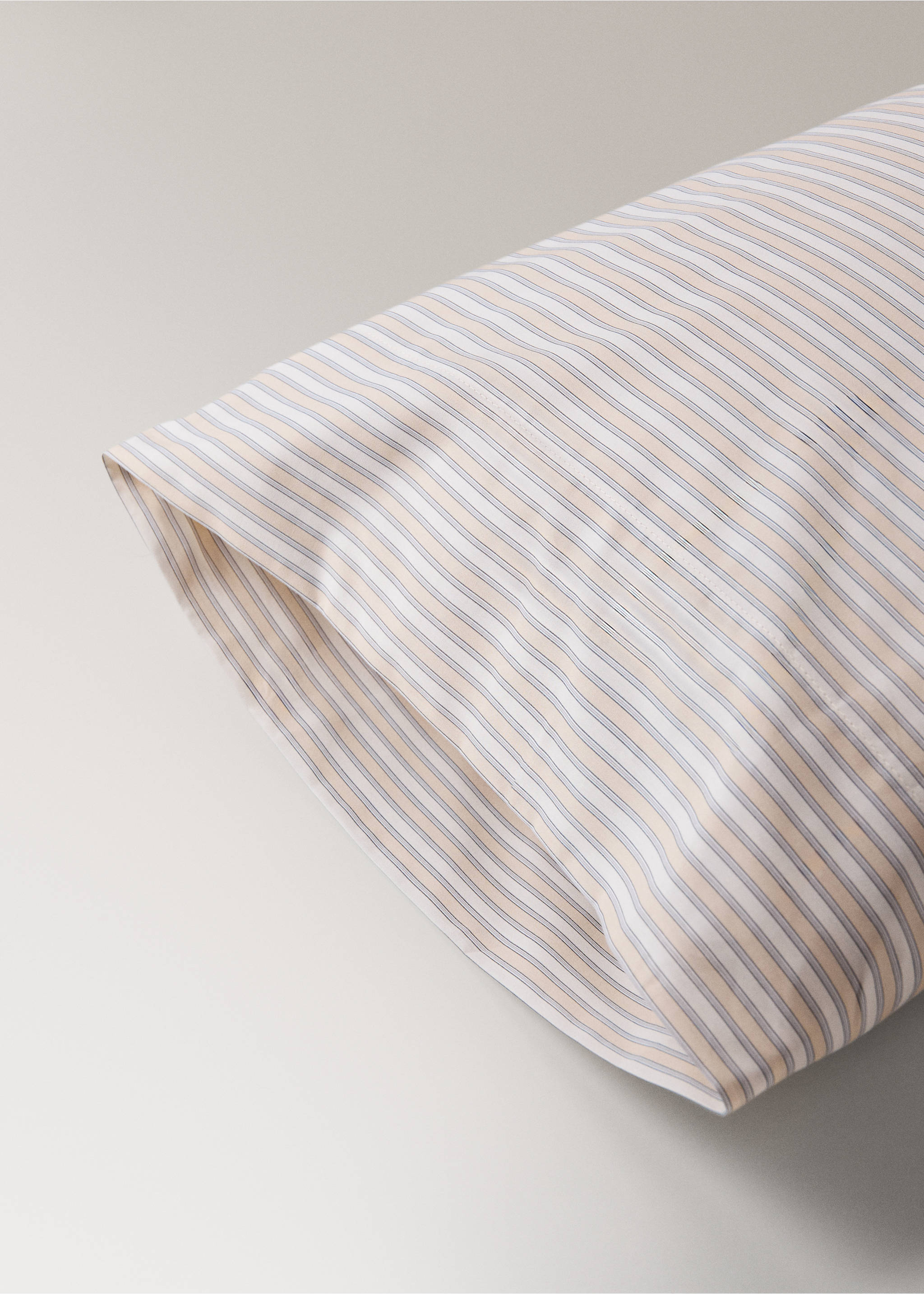 Percale cotton pillowcase with fine stripe print 45x110 cm - Details of the article 2, Vanilla. Ref: 17011605-00.
