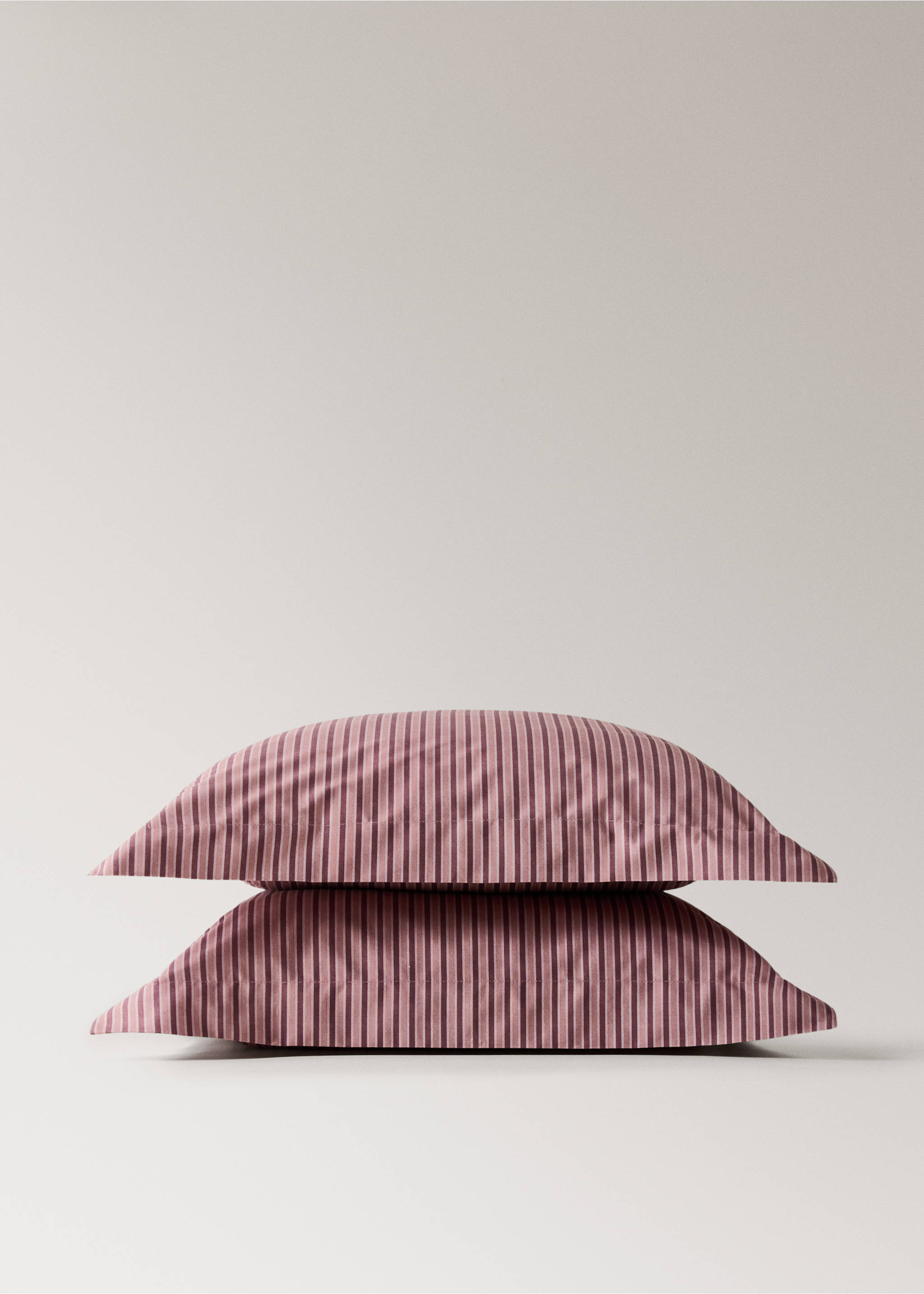 Two percale cotton floral-print pillowcases 60x60 cm - Details of the article 1, Medium Brown. Ref: 17011610-00.