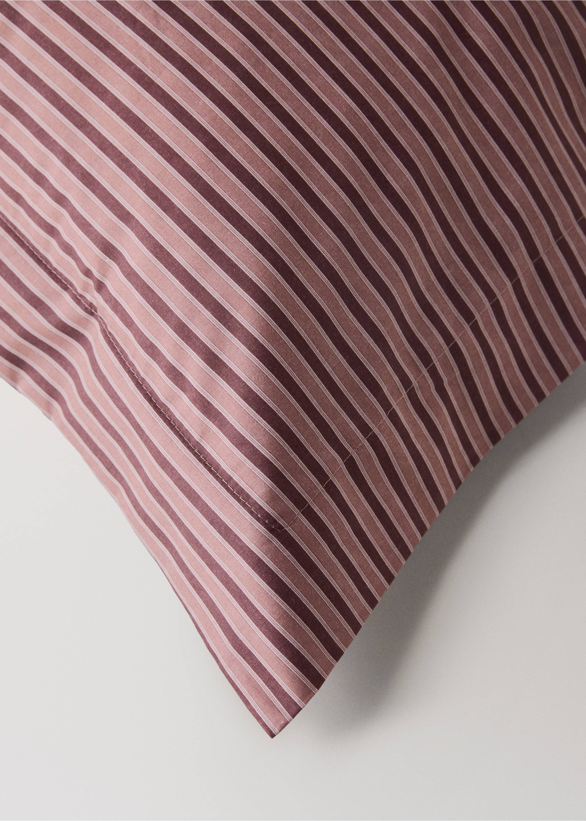 Two percale cotton floral-print pillowcases 60x60 cm - Details of the article 3, Medium Brown. Ref: 17011610-00.