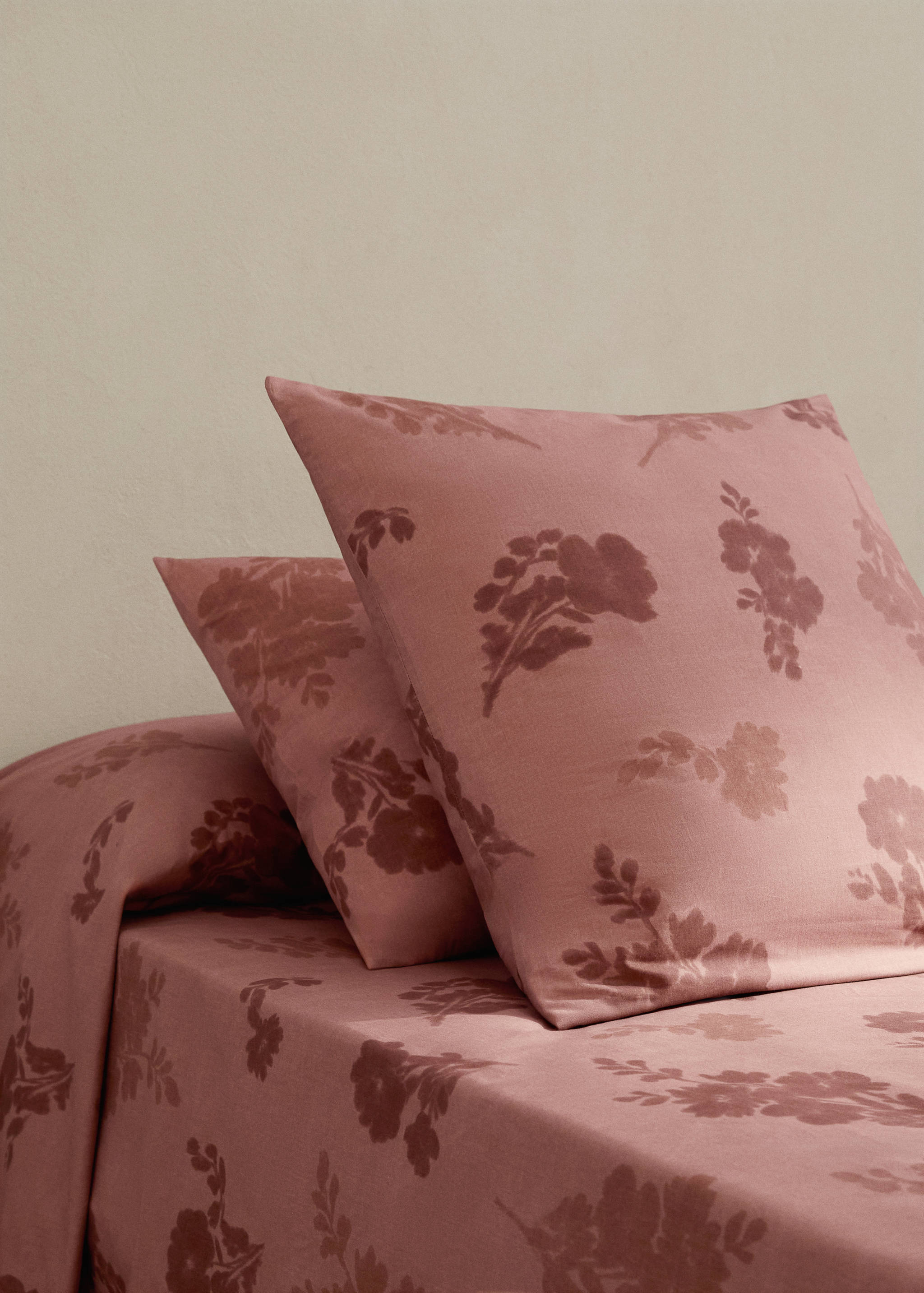 Zwei Kopfkissenbezüge aus Baumwoll-Perkal, 200er Fadendichte, verblasstes Blumenmuster, 50 x 75 cm - Allgemeine Ansicht