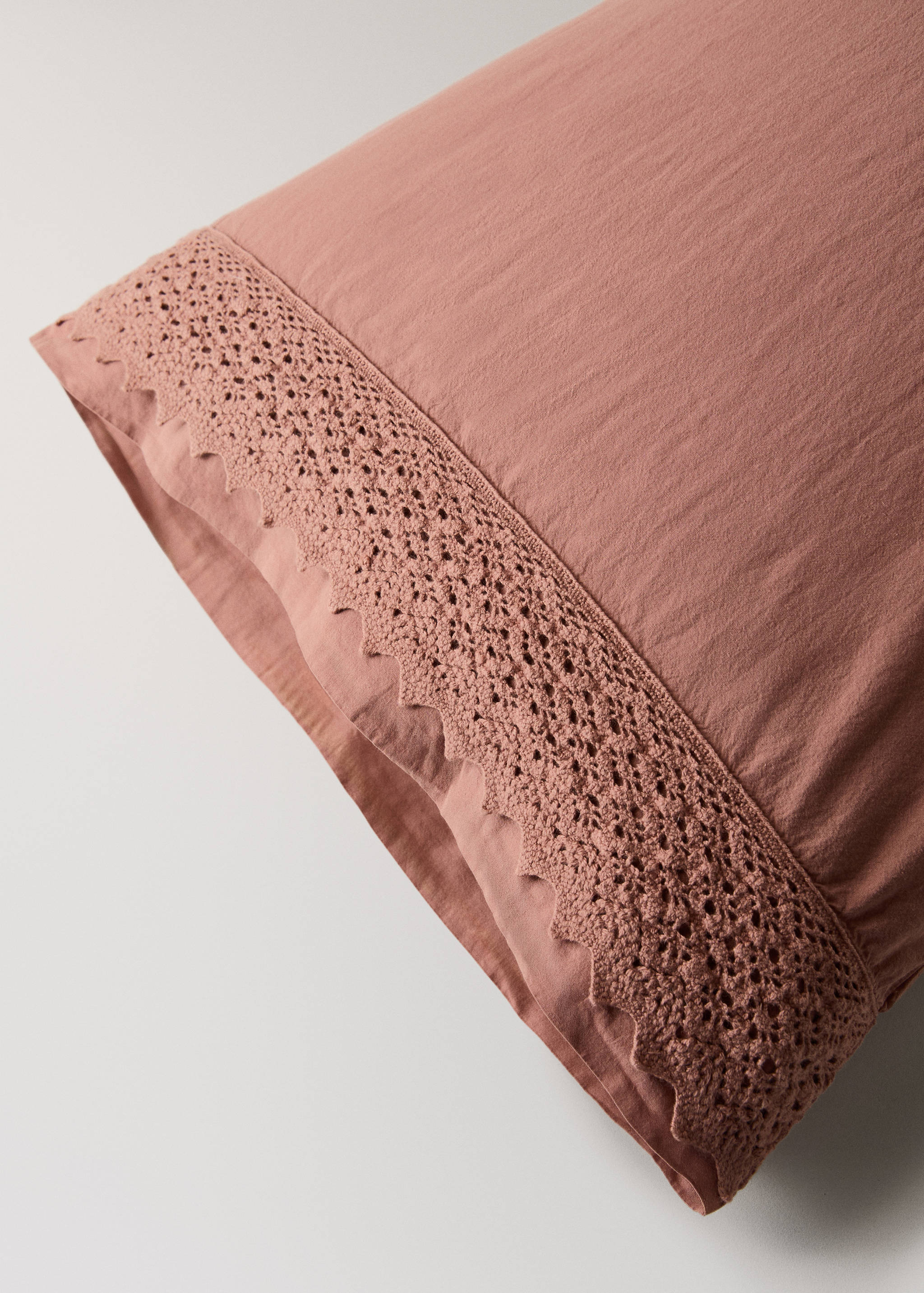 Washed cotton pillowcase with lace trim 45x110 cm - Details of the article 2