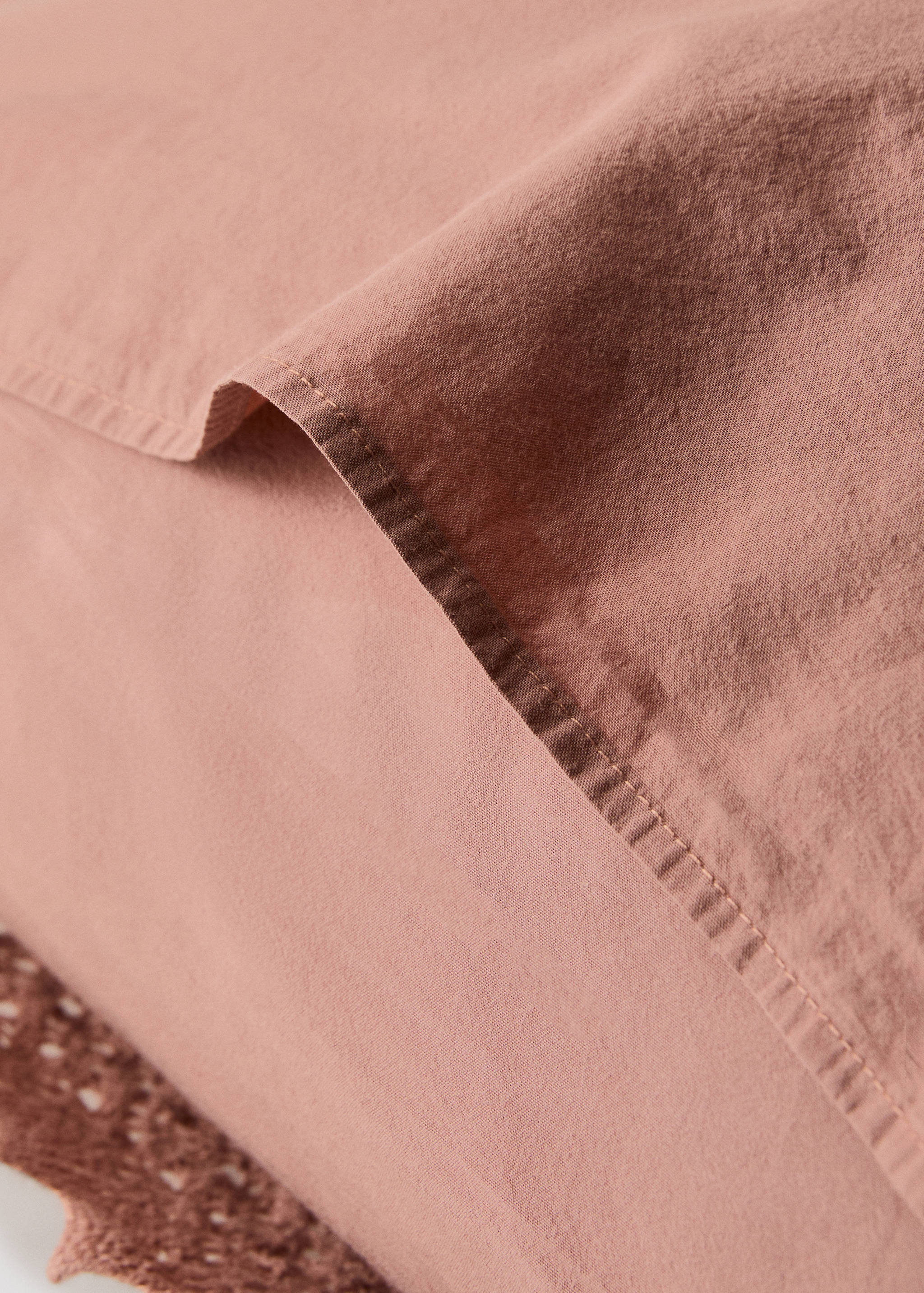 Two washed cotton pillowcases with lace trim 50x75 cm - Details of the article 2