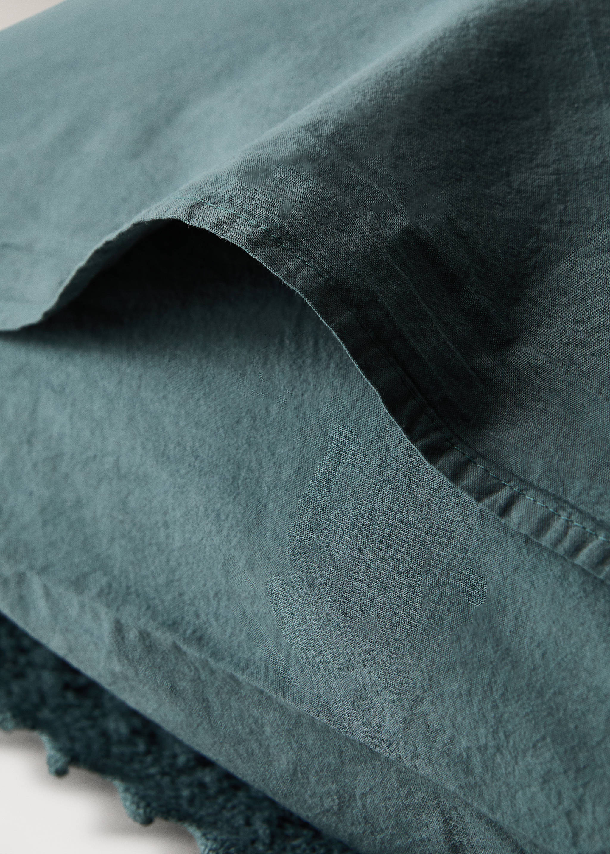 Two washed cotton pillowcases with lace trim 50x75 cm - Details of the article 2