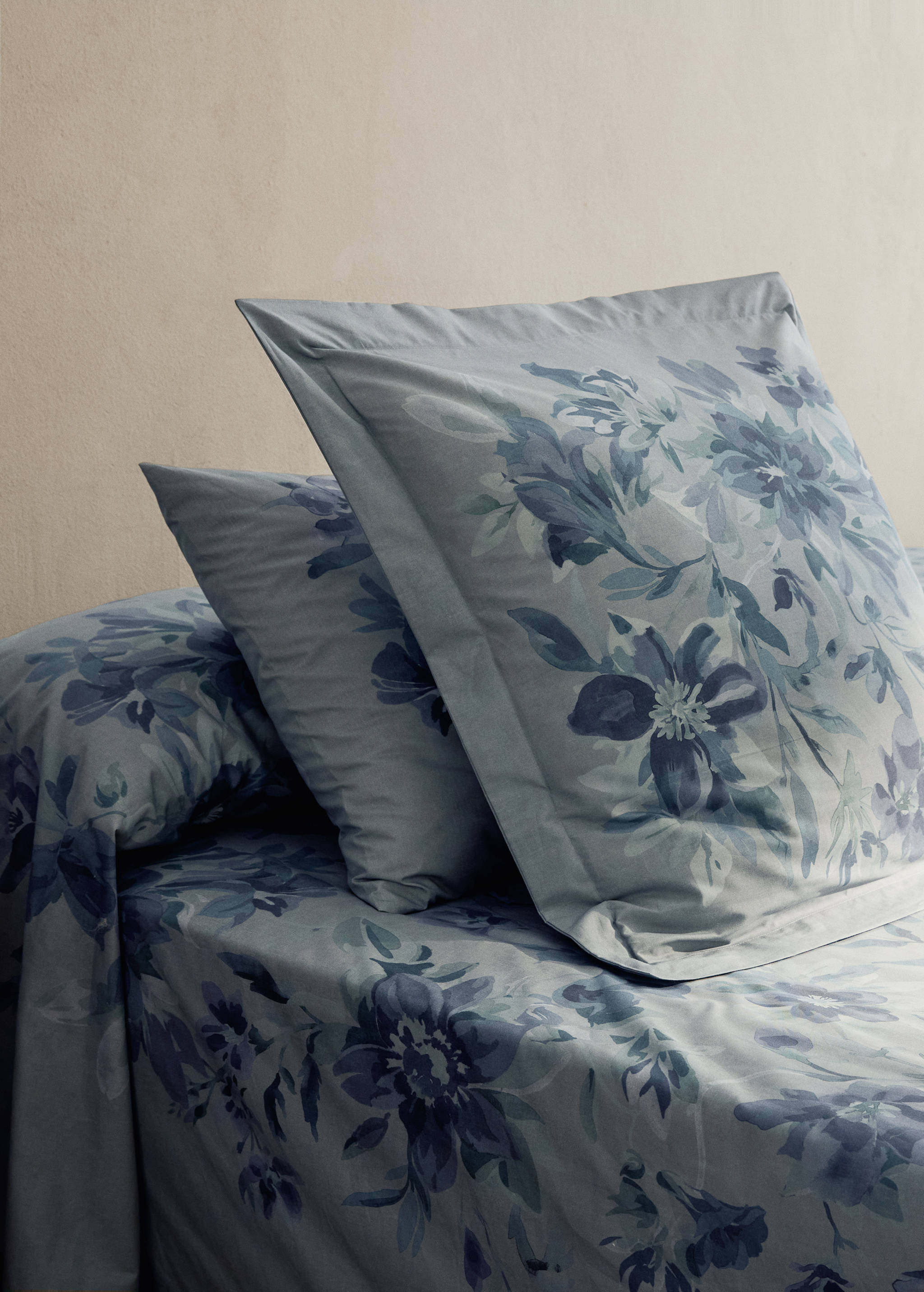 Percale cotton watercolour floral-print pillowcase 17.72x43.31 in - General plane