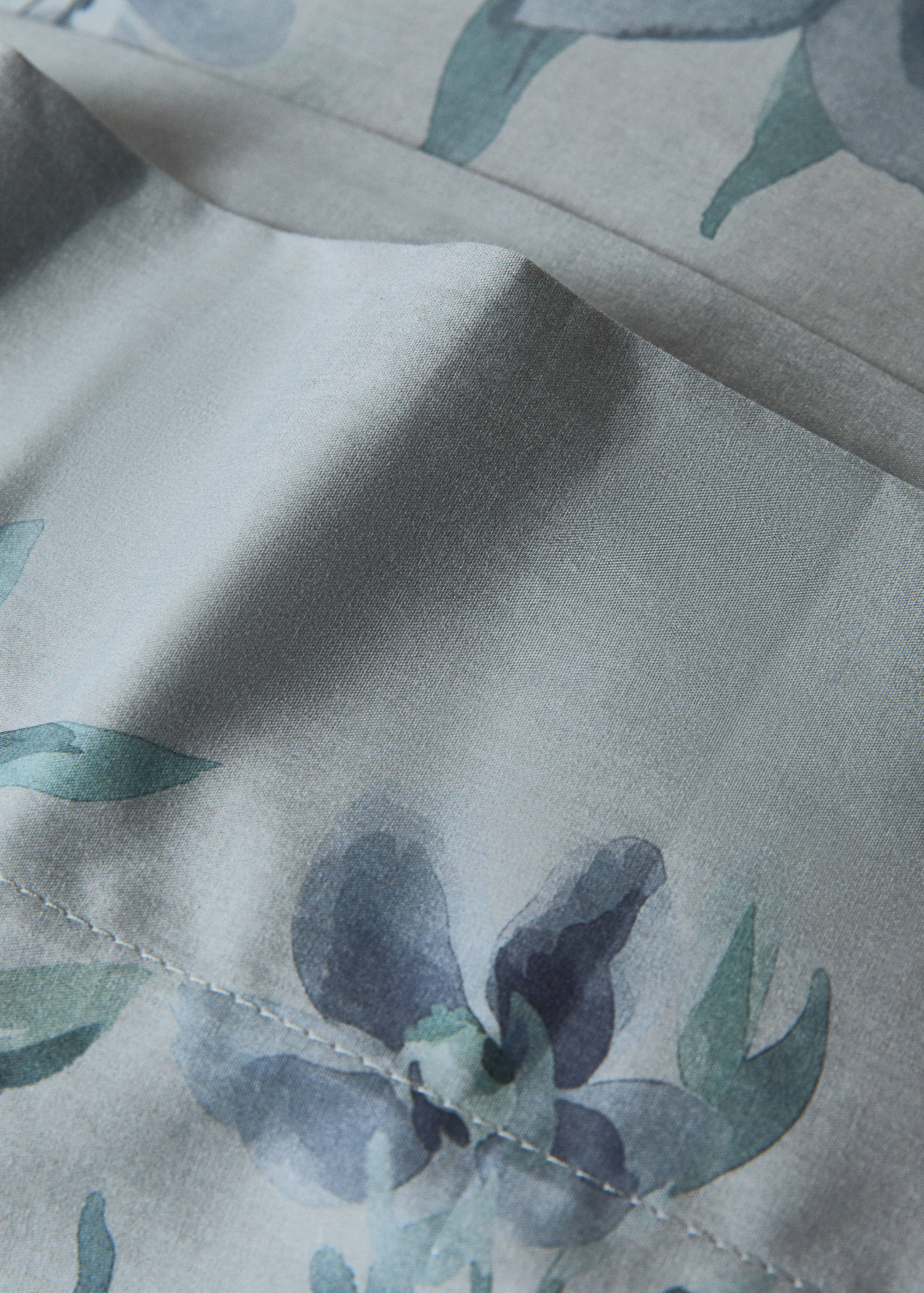 Percale cotton watercolour floral-print pillowcase 17.72x43.31 in - Details of the article 2