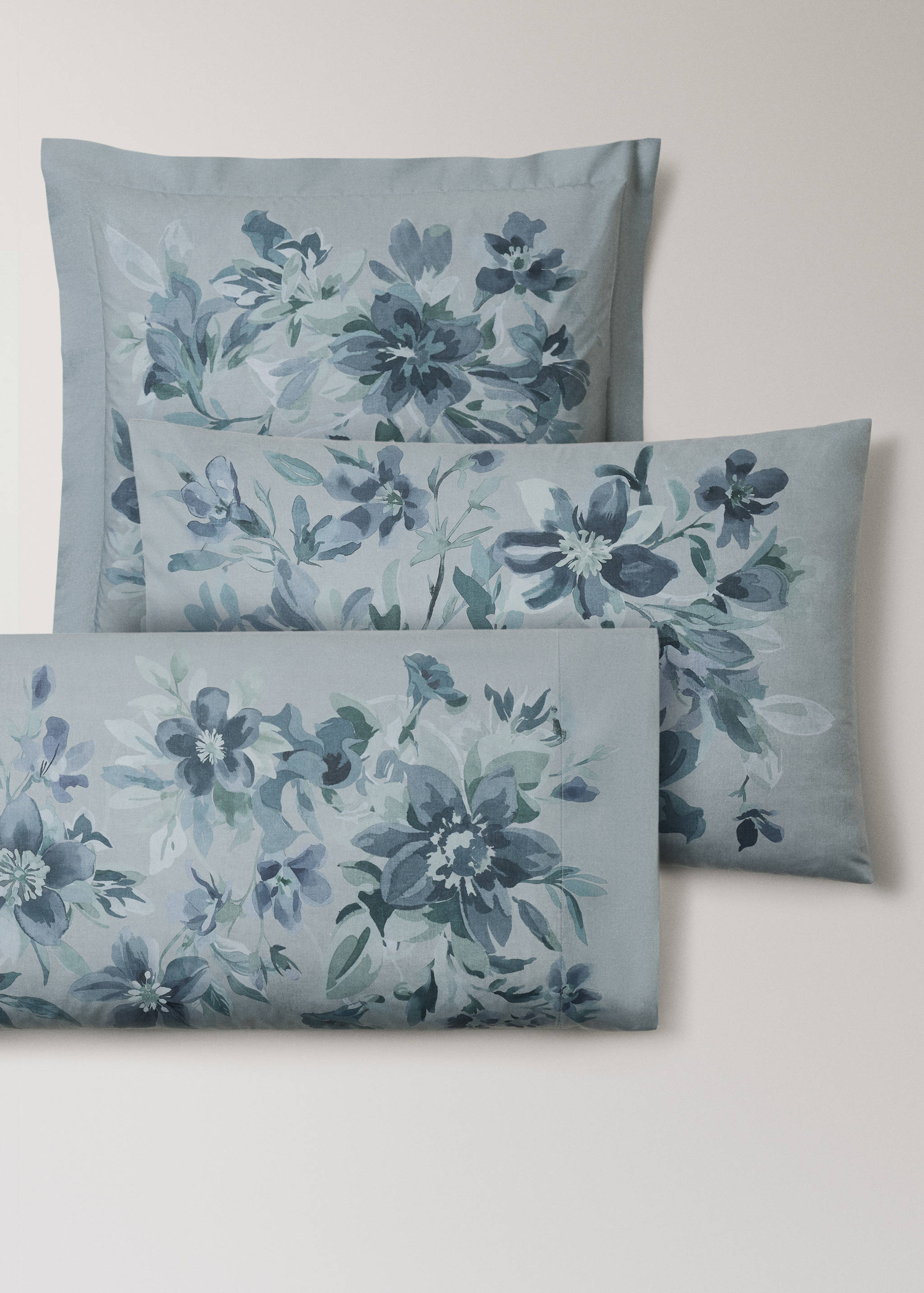 Percale cotton watercolour floral-print pillowcase 17.72x43.31 in - Details of the article 3
