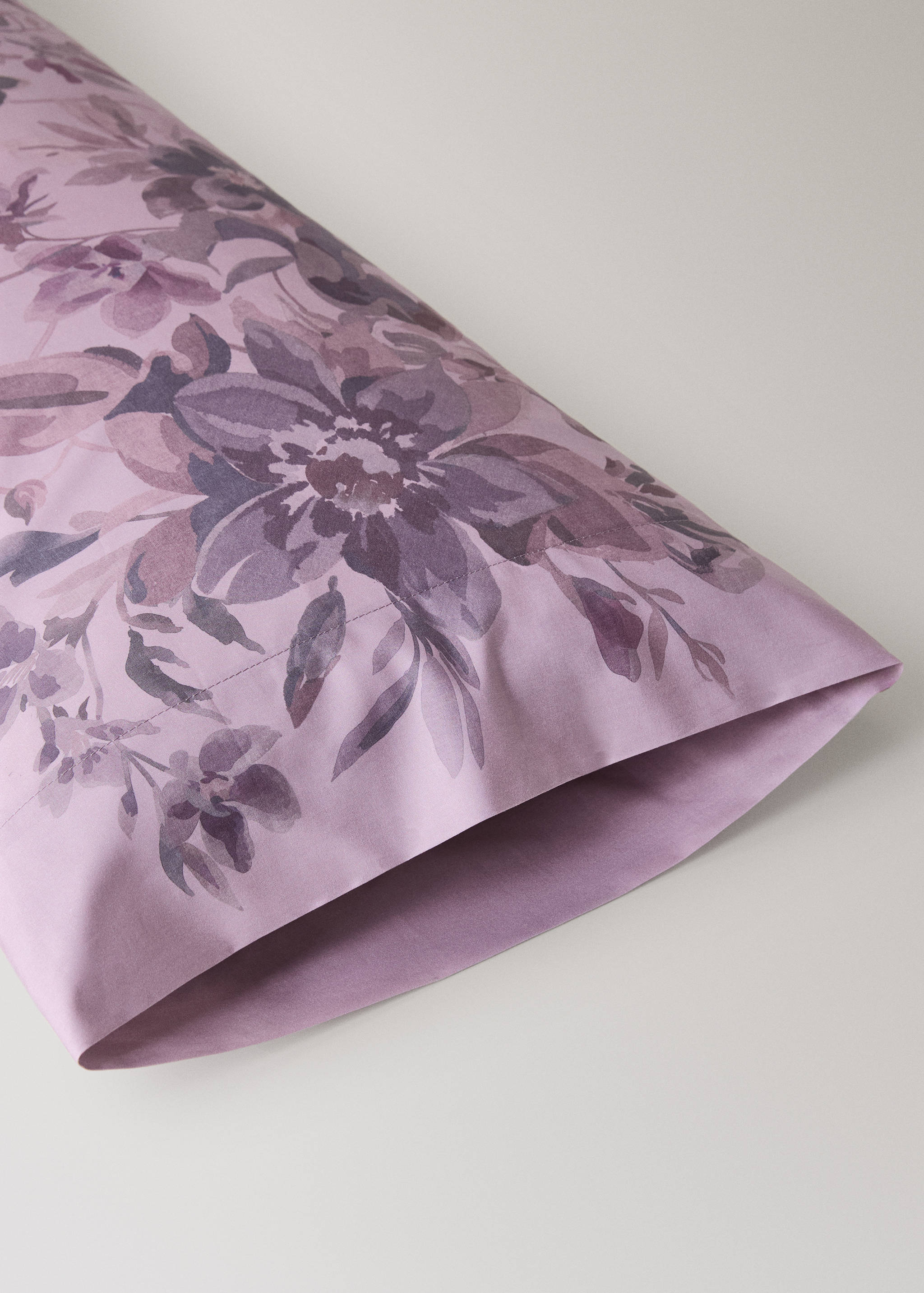 Percale cotton watercolour floral-print pillowcase 17.72x43.31 in - Details of the article 1