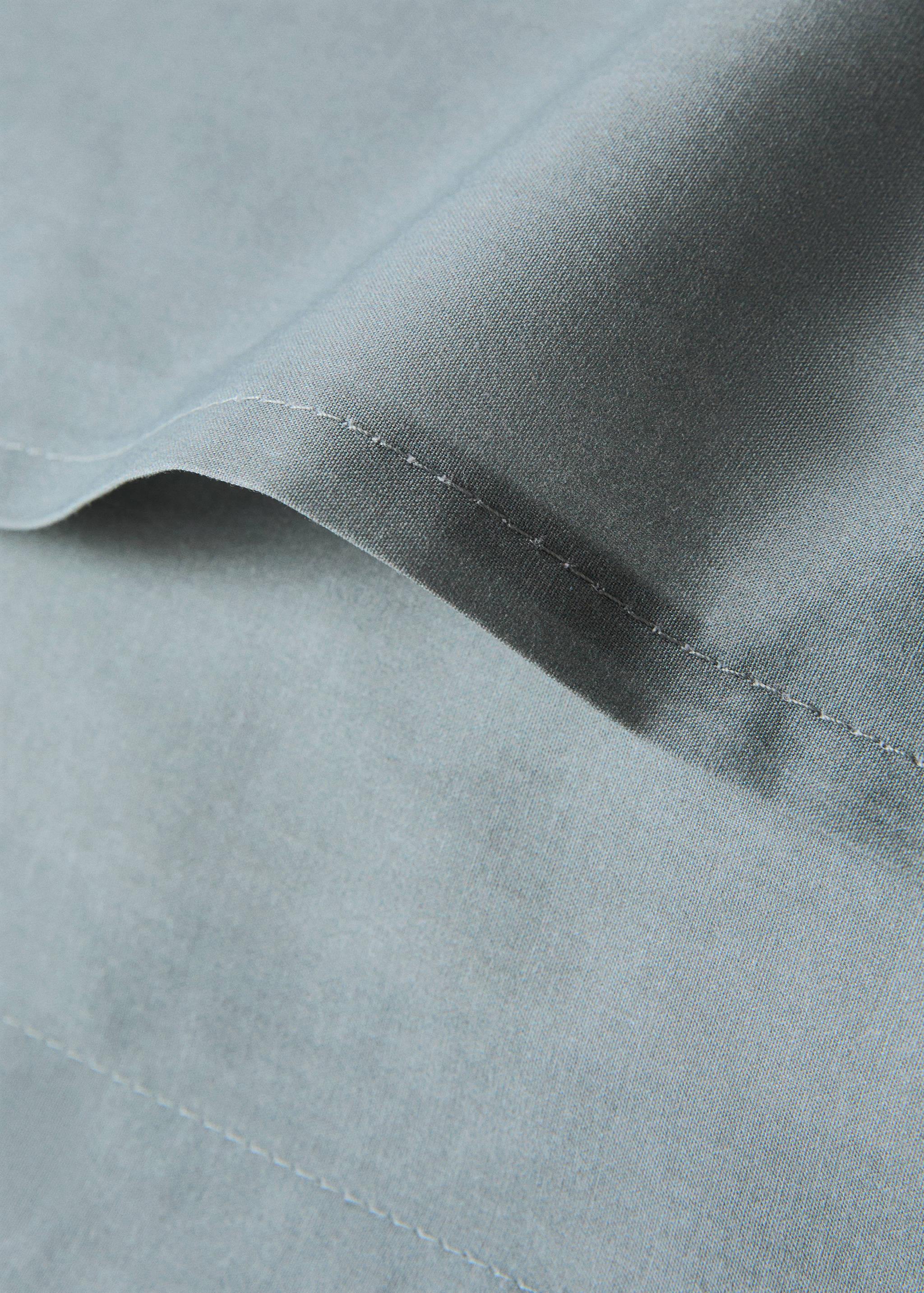 Poszewka na poduszkę z bawełnianego perkalu z nadrukiem akwarelowych kwiatów 60x60 cm - Szczegóły artykułu 2