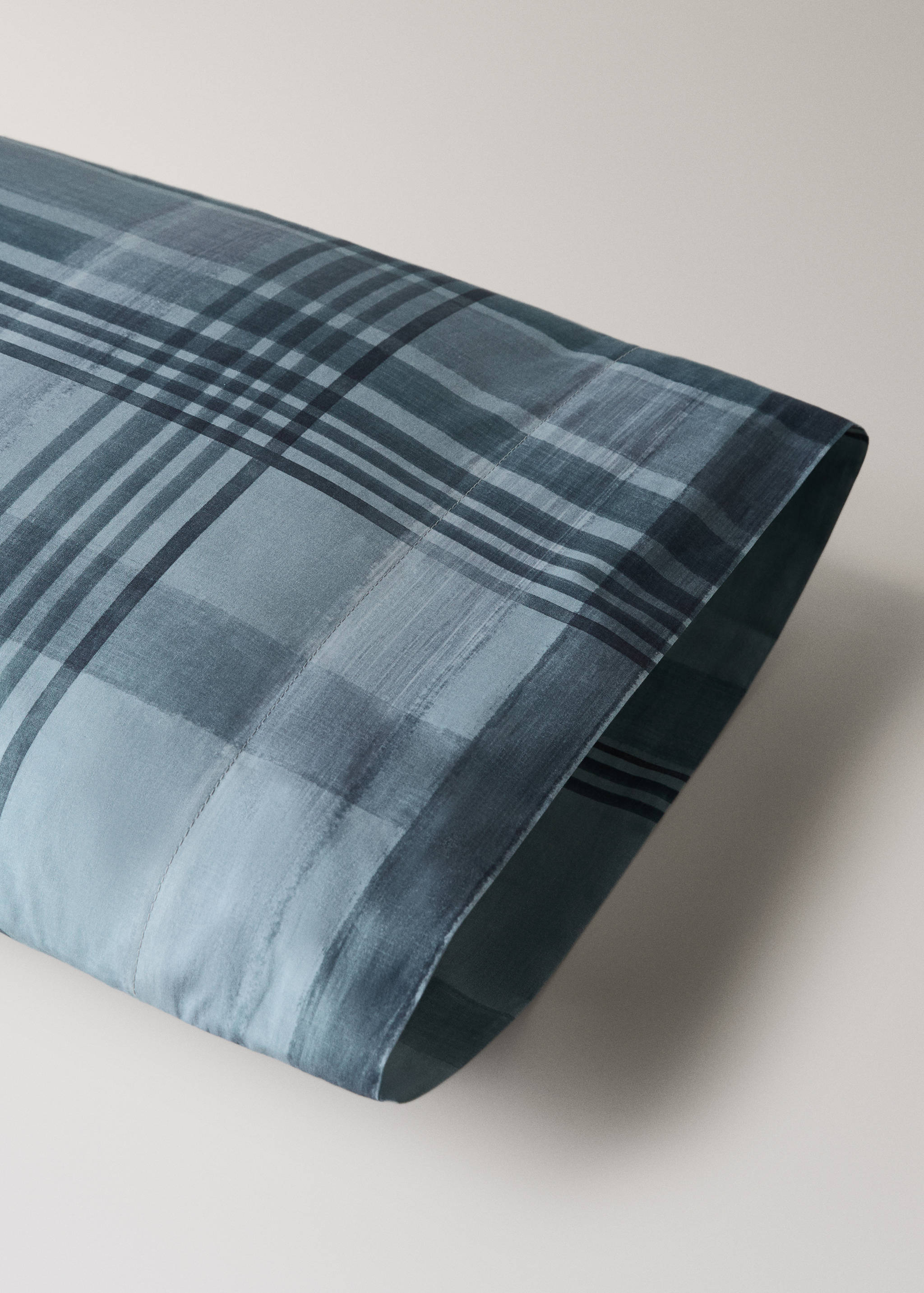 Percale cotton watercolour check-print pillowcase 45x110cm - Details of the article 1
