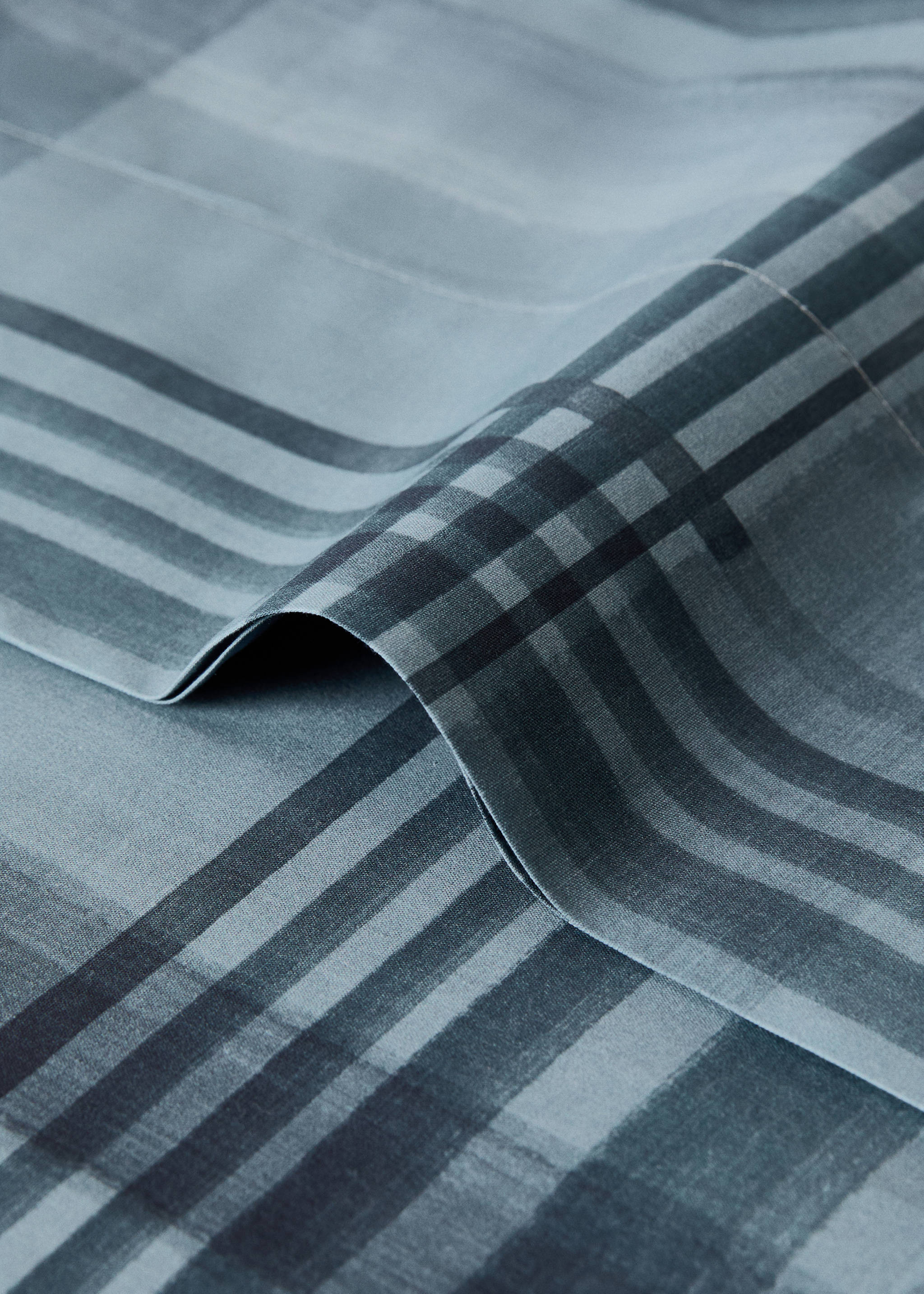 Percale cotton watercolour check-print pillowcase 45x110cm - Details of the article 2