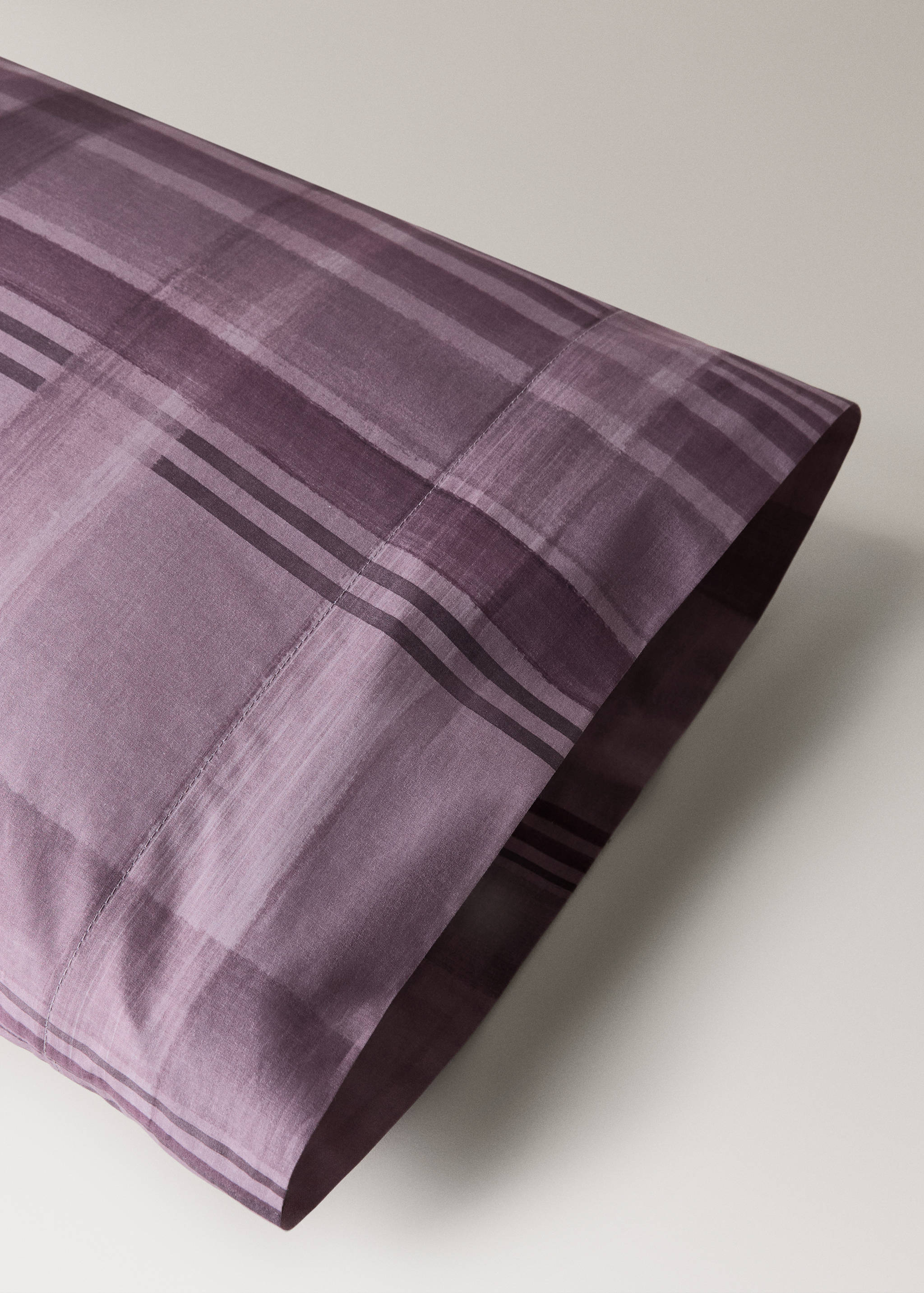 Percale cotton watercolour check-print pillowcase 45x110cm - Details of the article 2