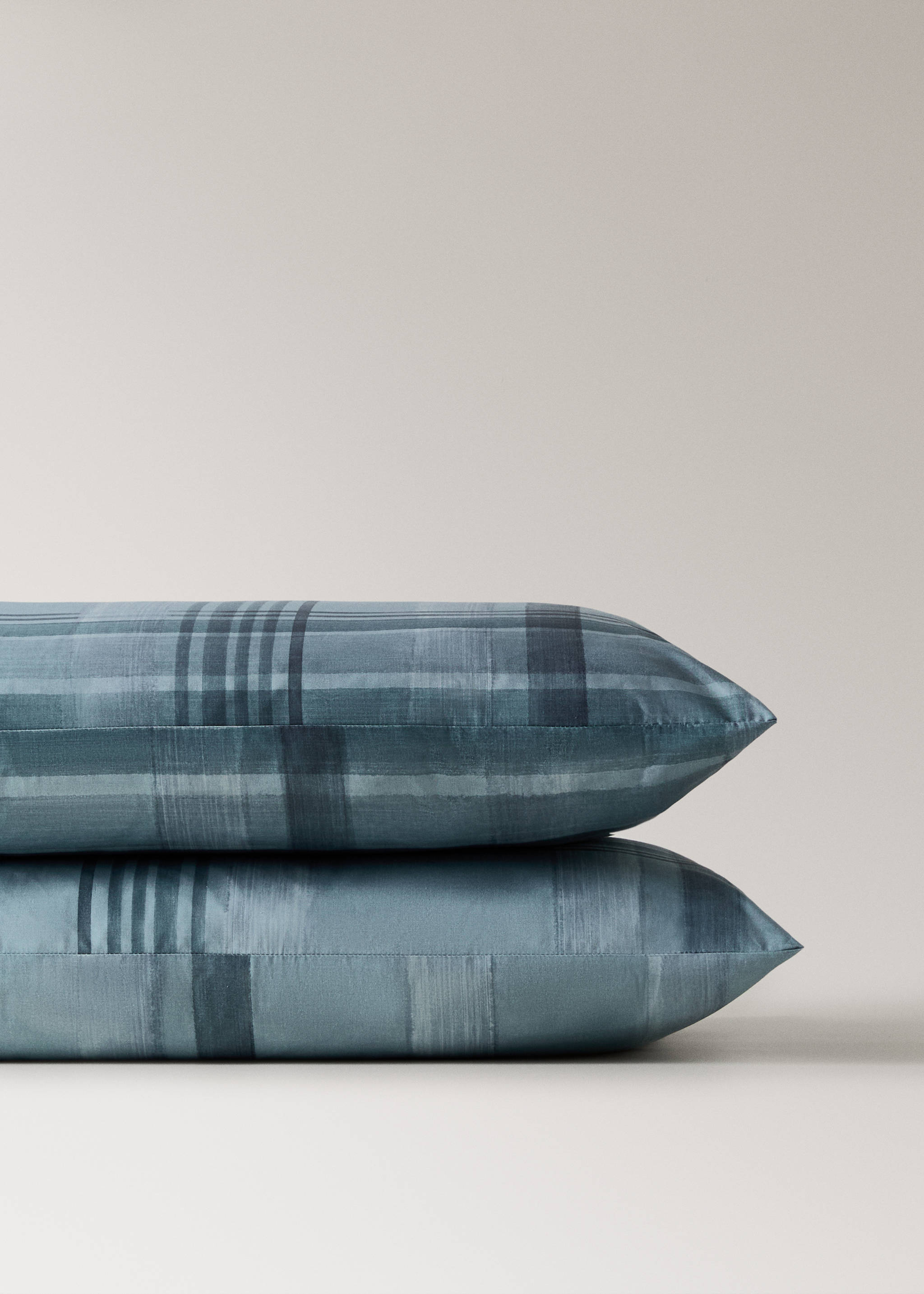 Percale cotton watercolour check-print pillowcase 50x75 cm - Details of the article 1