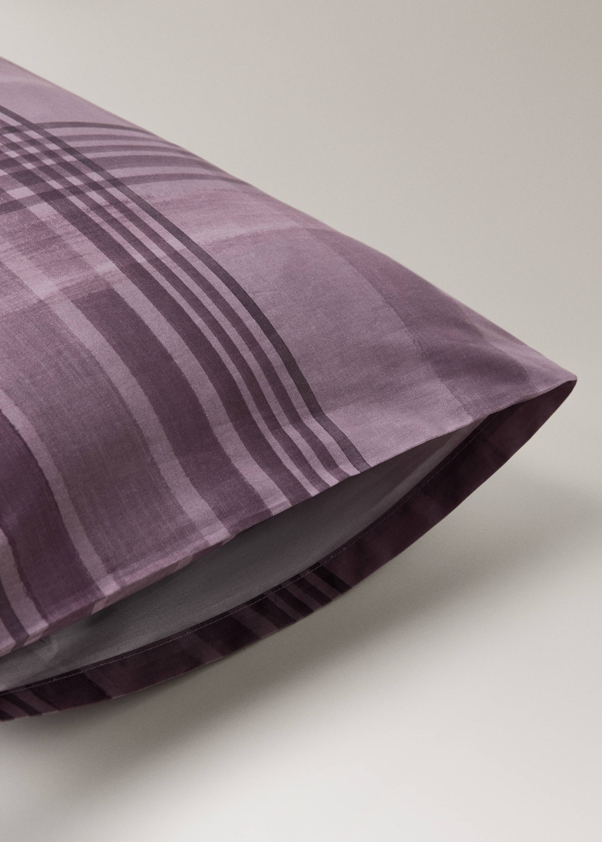 Percale cotton watercolour check-print pillowcase 50x75 cm - Details of the article 3