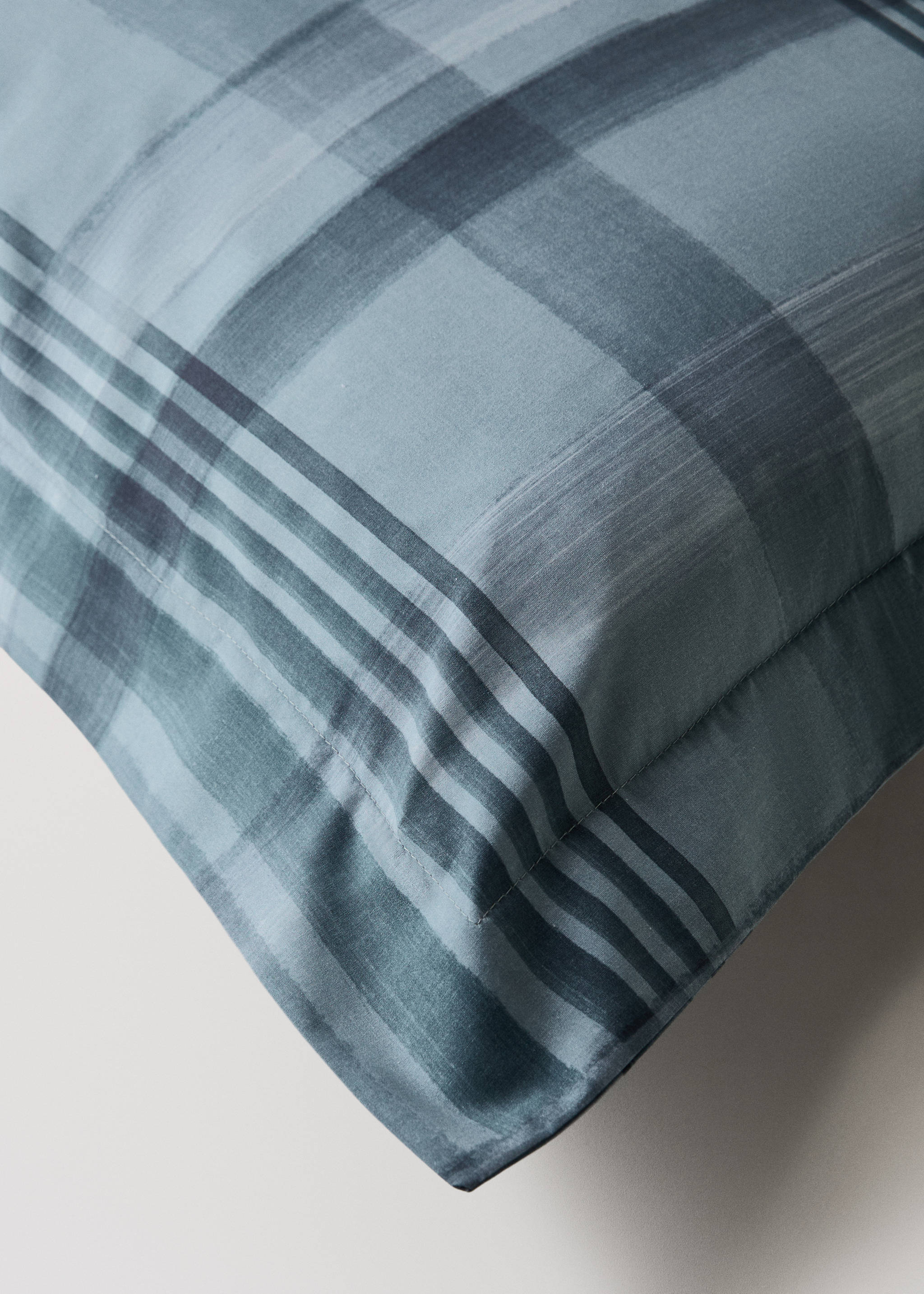 Percale cotton watercolour check-print pillowcase 60x60 cm - Details of the article 2