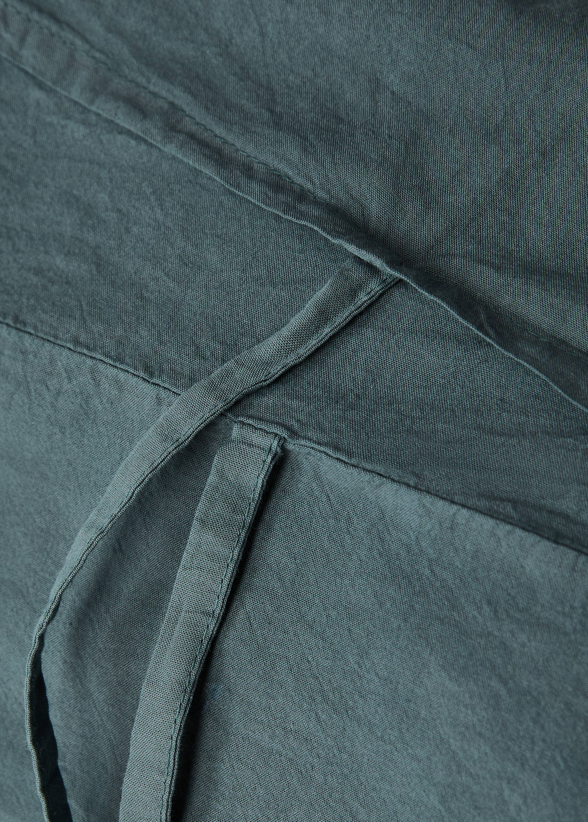 Two washed cotton pillowcases with ties 50x75 cm - Details of the article 2