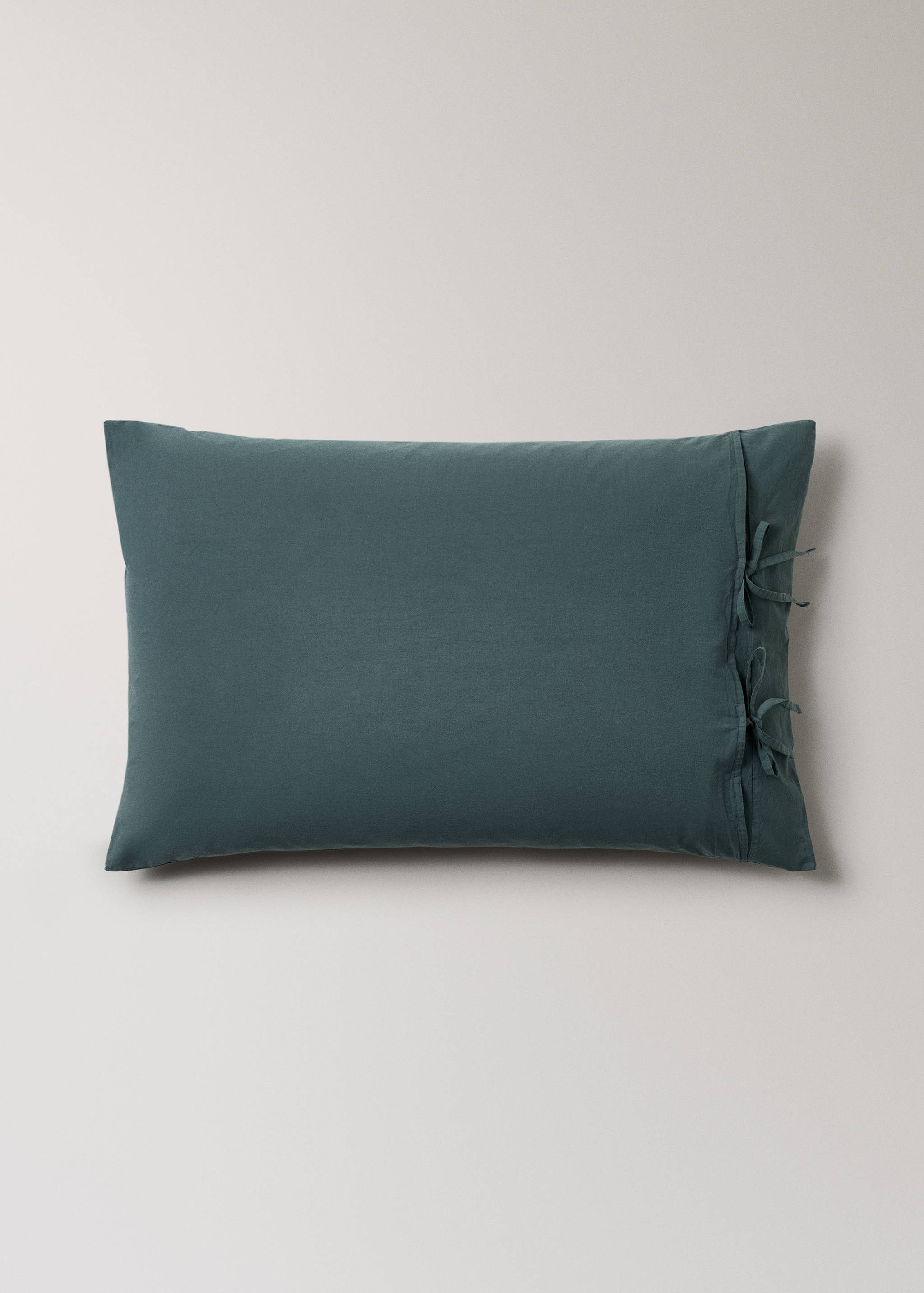 Two washed cotton pillowcases with ties 50x75 cm - Details of the article 4