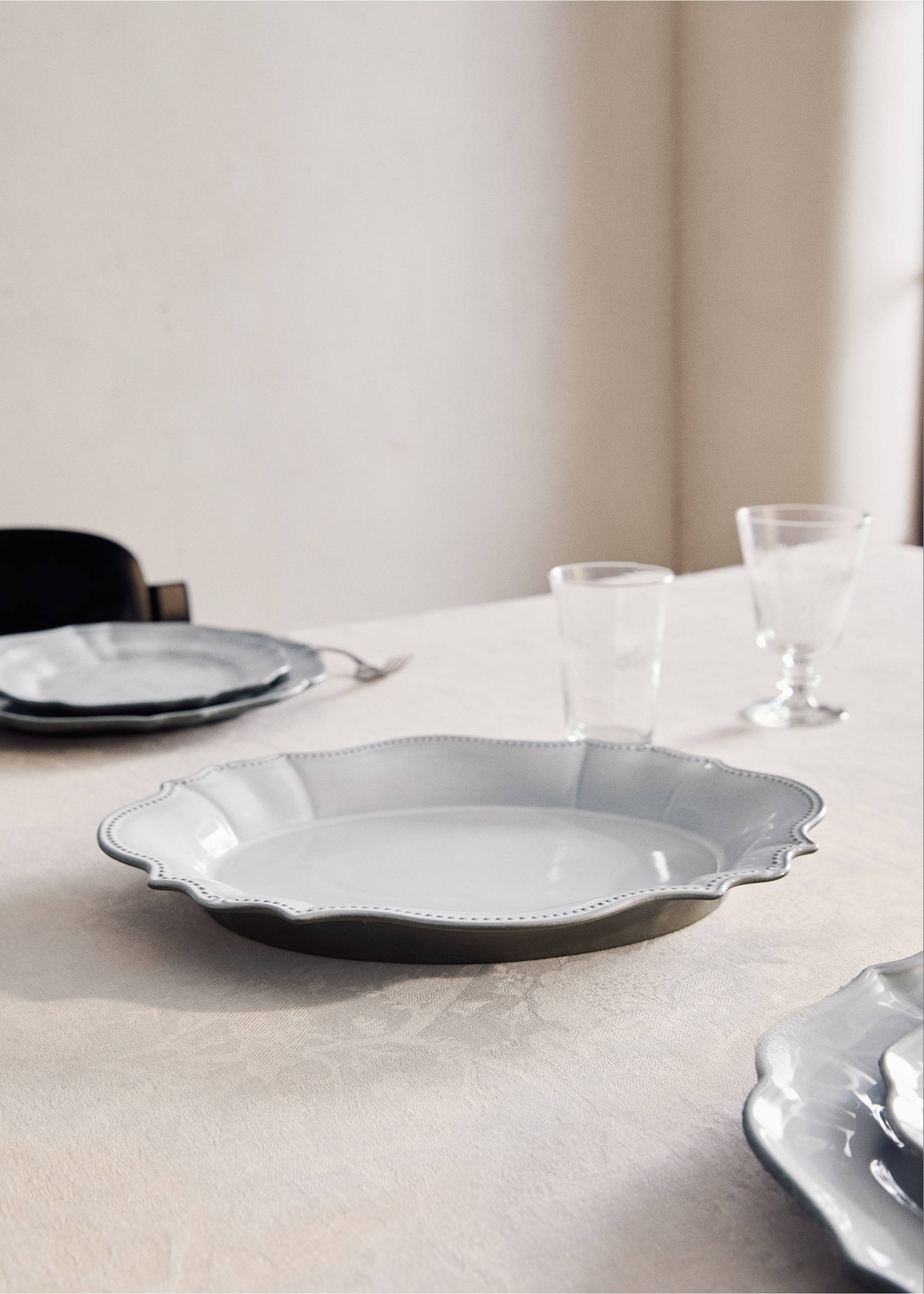 Tablett aus recyceltem Gres - Allgemeine Ansicht, Hellgrau/Pastellgrau. Ref: 17012037-00.