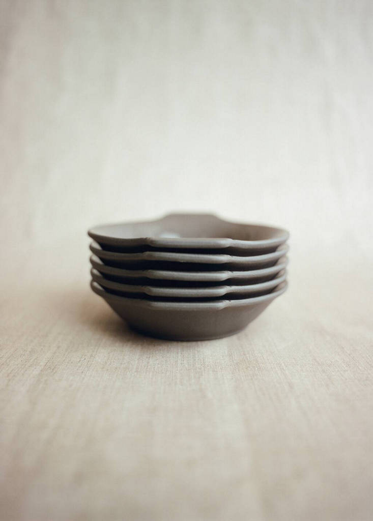 Recycled stoneware casserole dish — Medium Brown