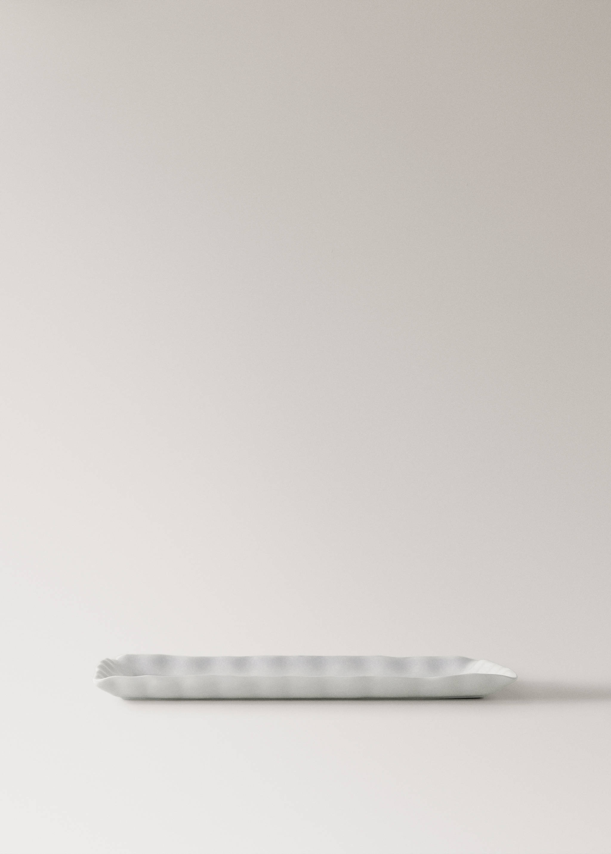 Керамічна таця з хвилястим оздобленням - Товар без моделі