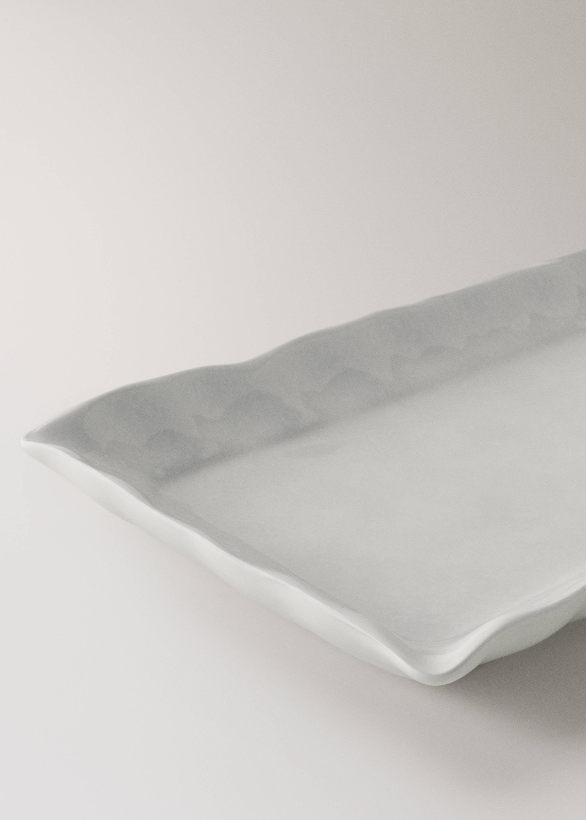 Керамічна таця з хвилястим оздобленням - Детальніше про товар 2