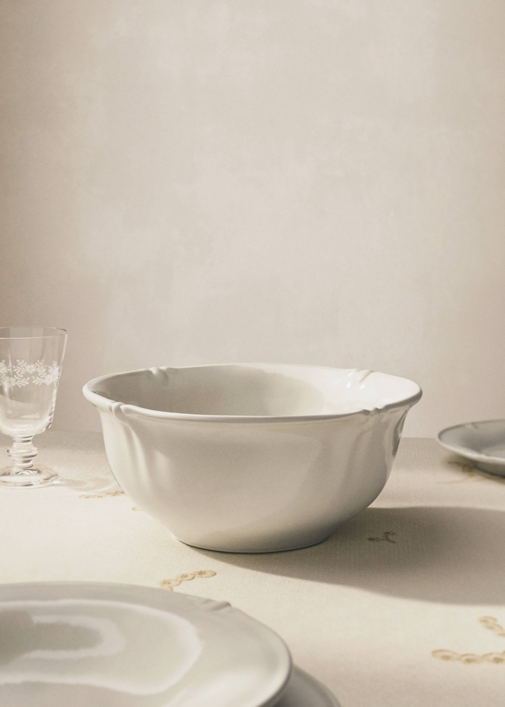 Stoneware sauce boat - General plane