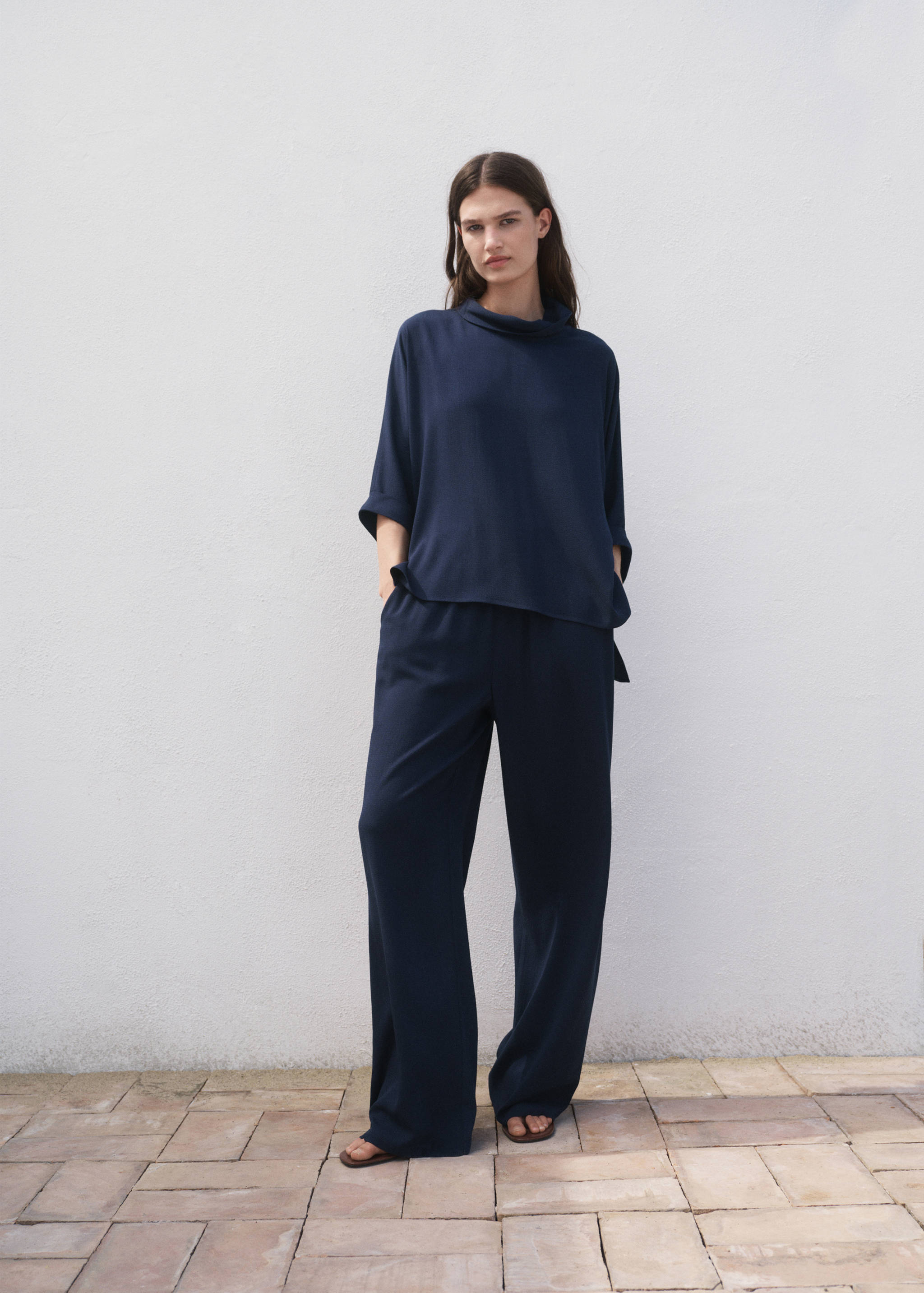 Pantalón recto cintura elástica - Plano general