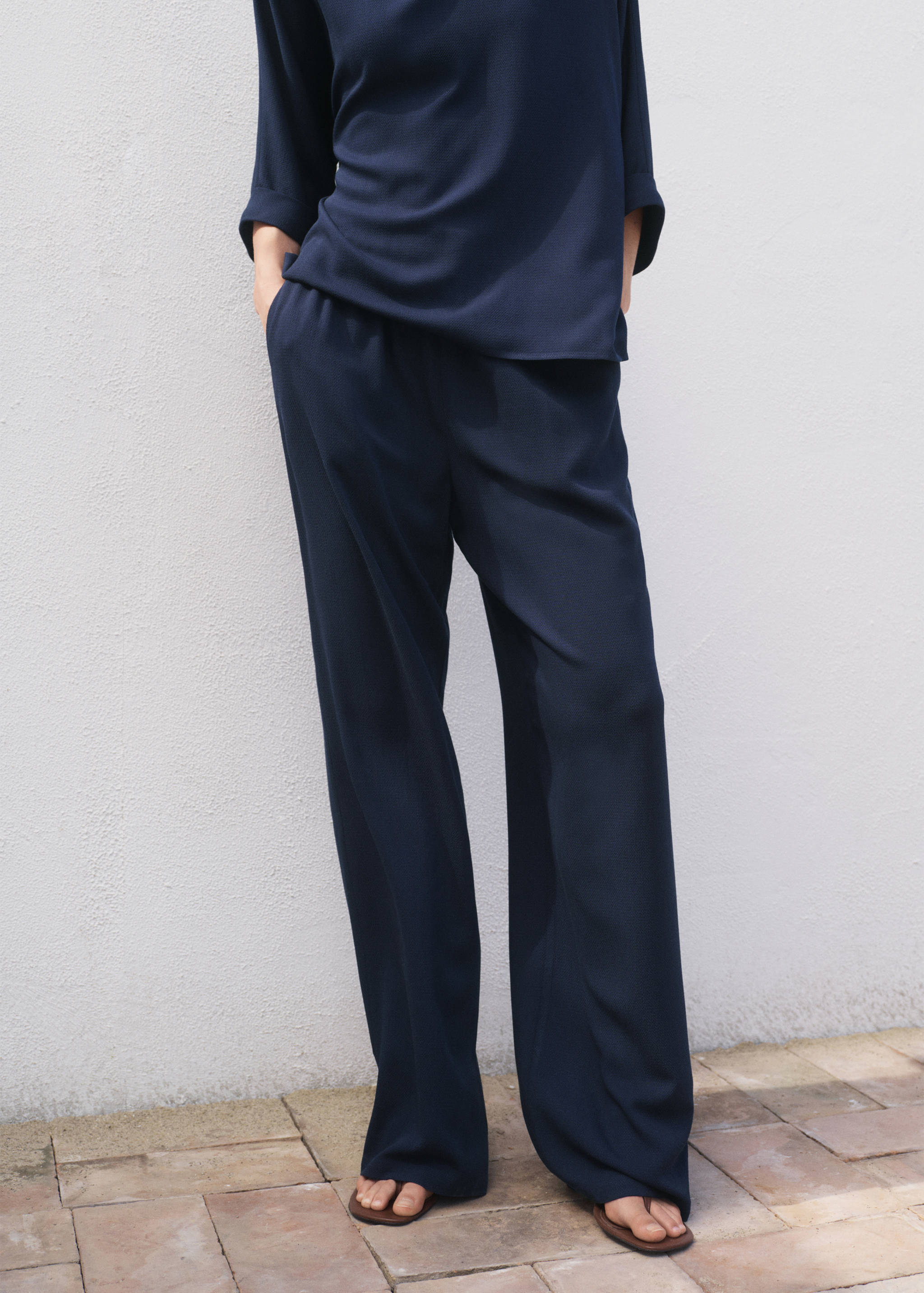 Pantalón recto cintura elástica - Plano medio